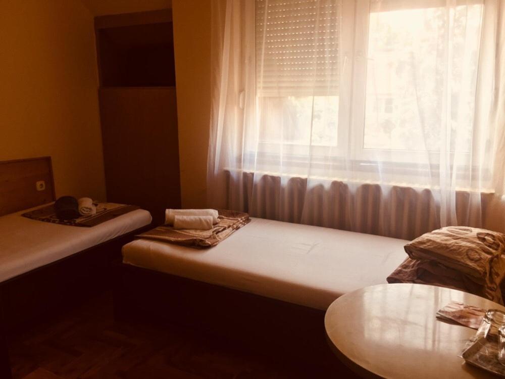 Basic Twin Room - Photo 4
