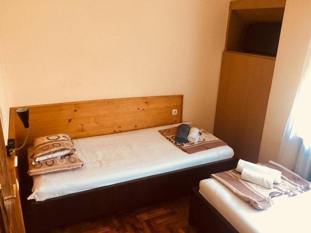 Basic Twin Room - Photo 3