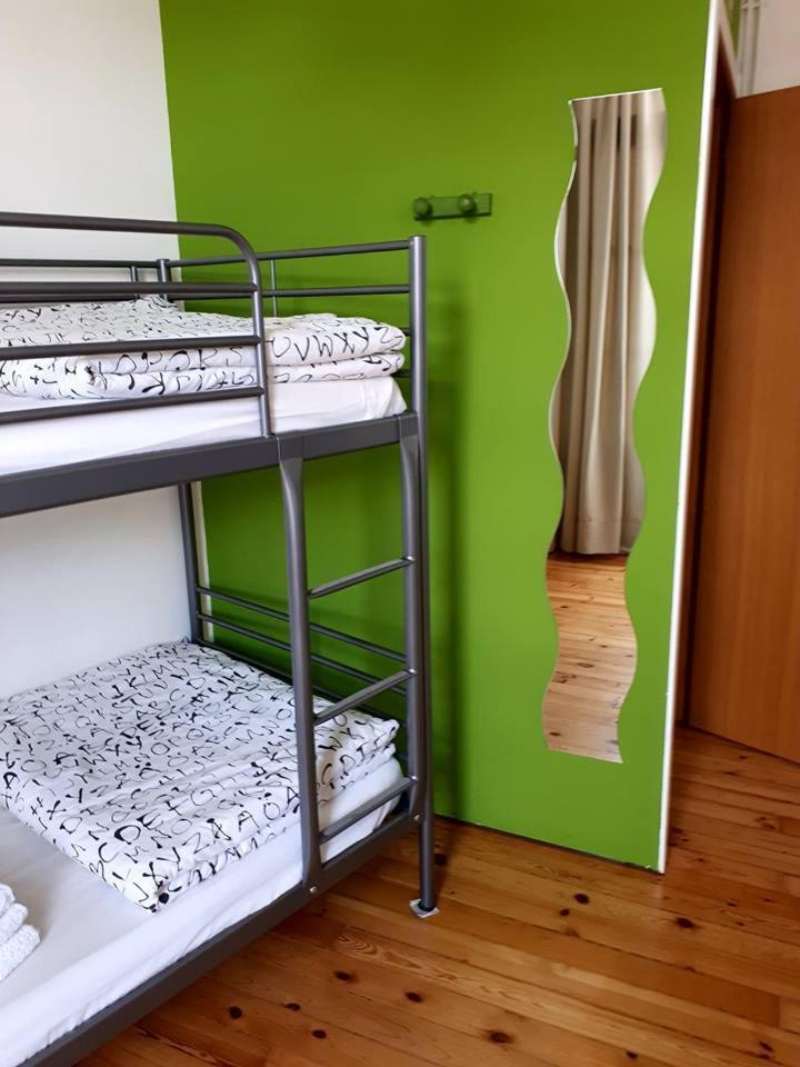 Cama en habitación compartida de 6 camas