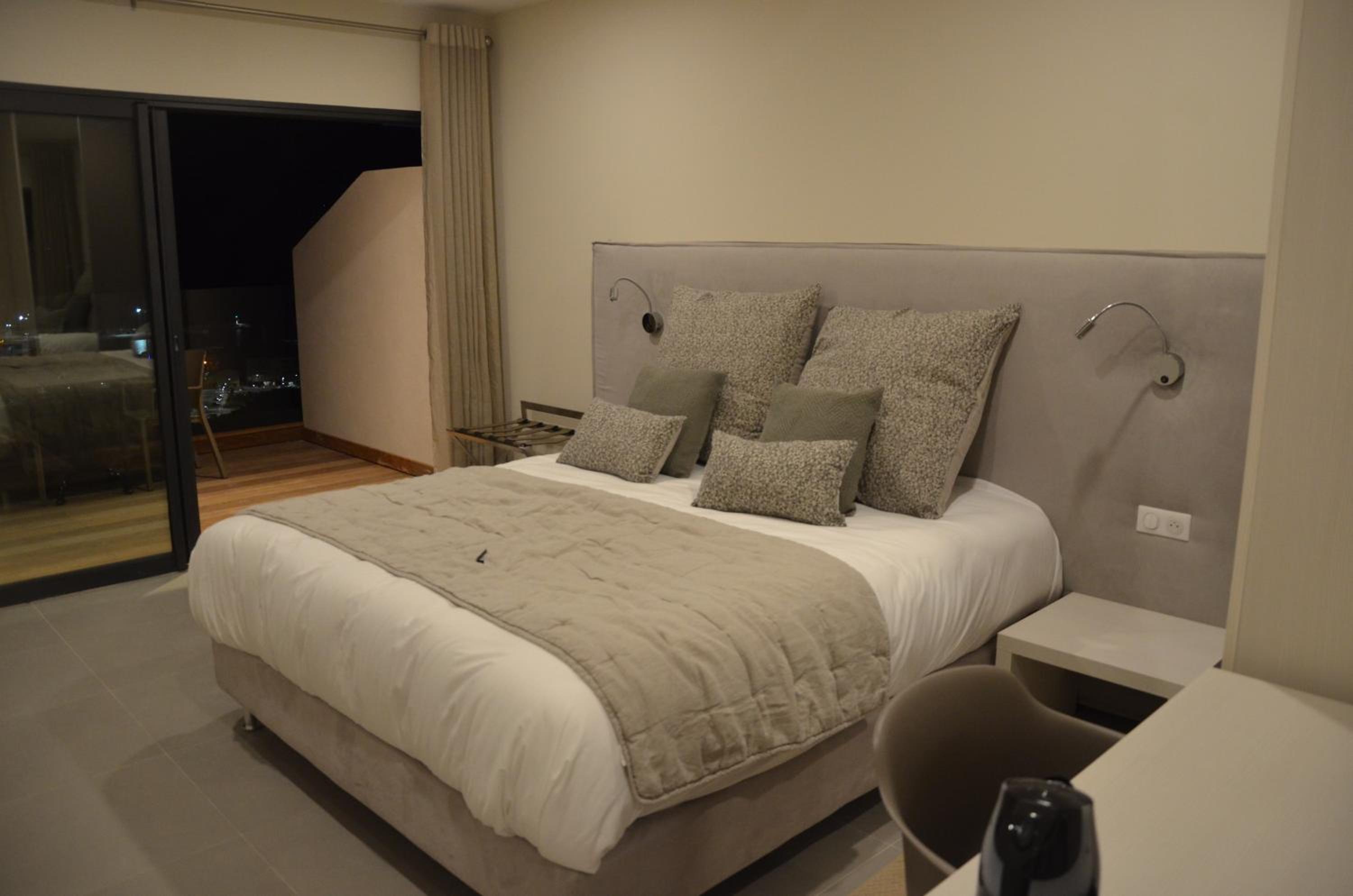 Deluxe Double Room With Terrace And Sea View - Photo 2