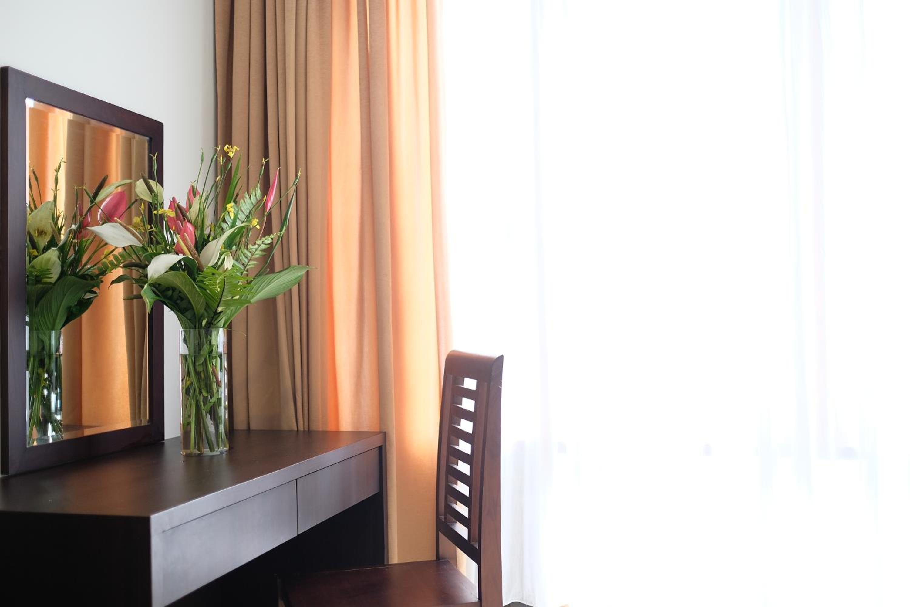 Deluxe Twin Room with City View - with Balcony - Photo 4