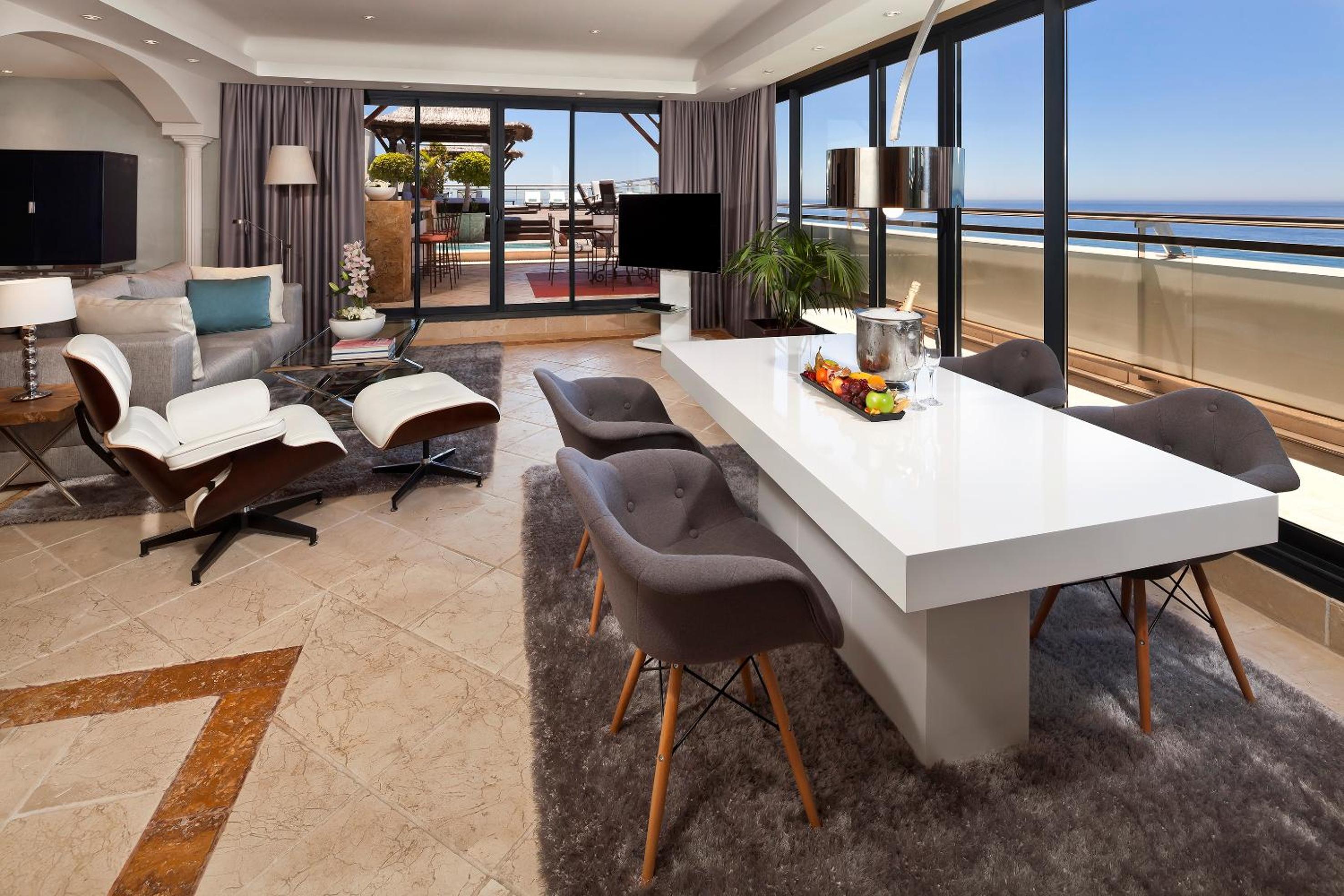 Red Level Penthouse Suite With Mediterranean View photo 2