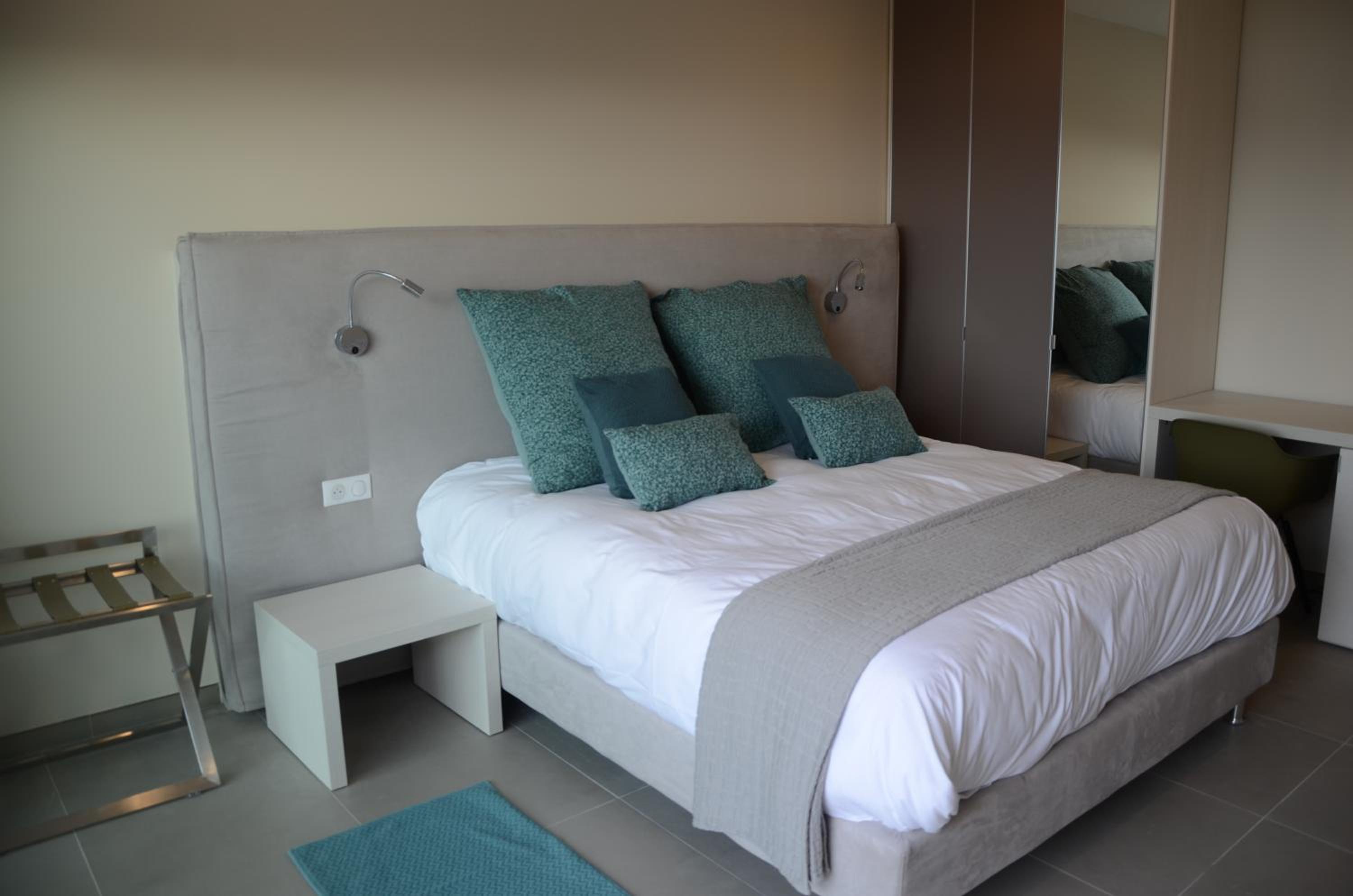 Deluxe Double Room With Terrace And Sea View - Photo 8