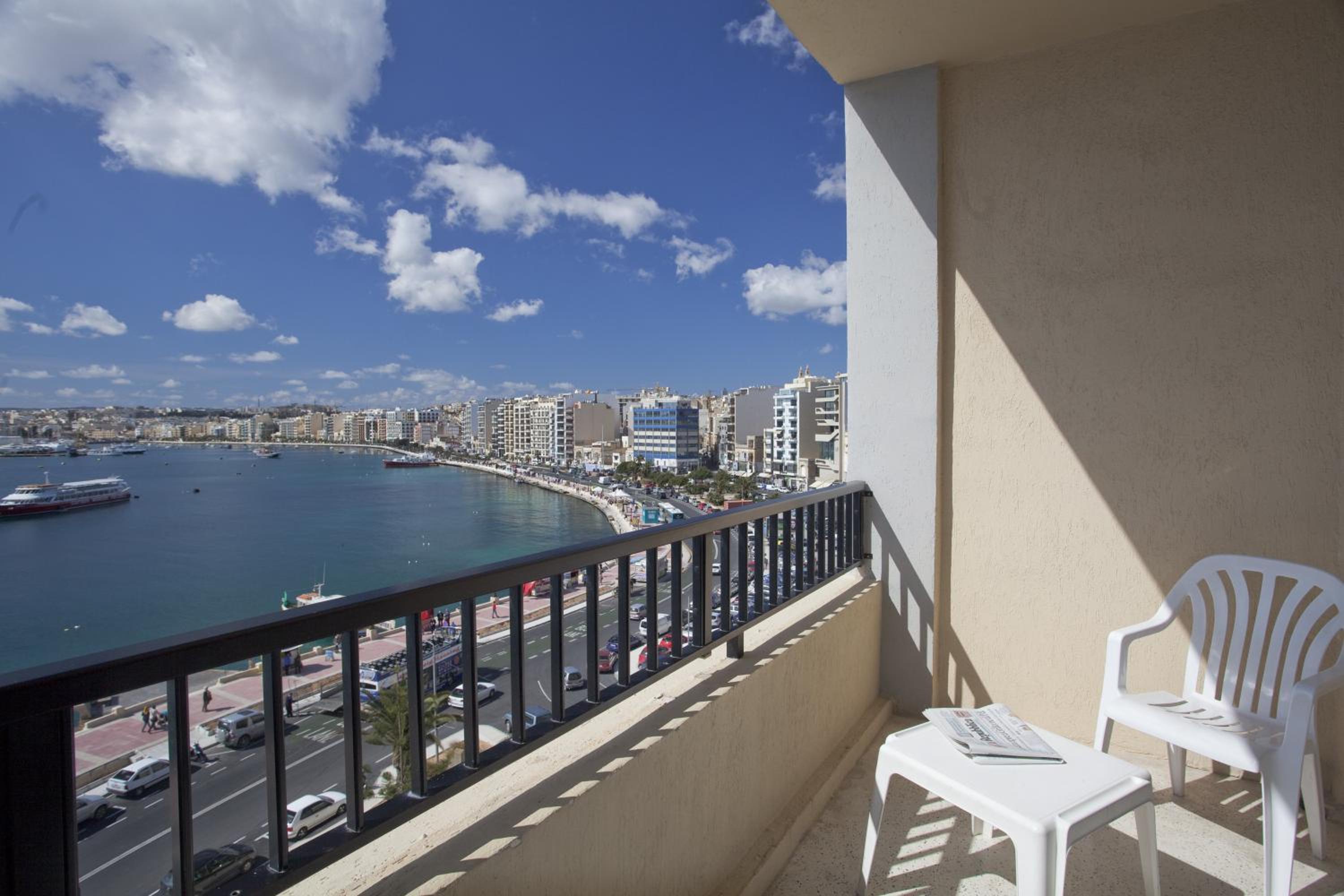 Superior Twin Room with Sea View - Photo 5