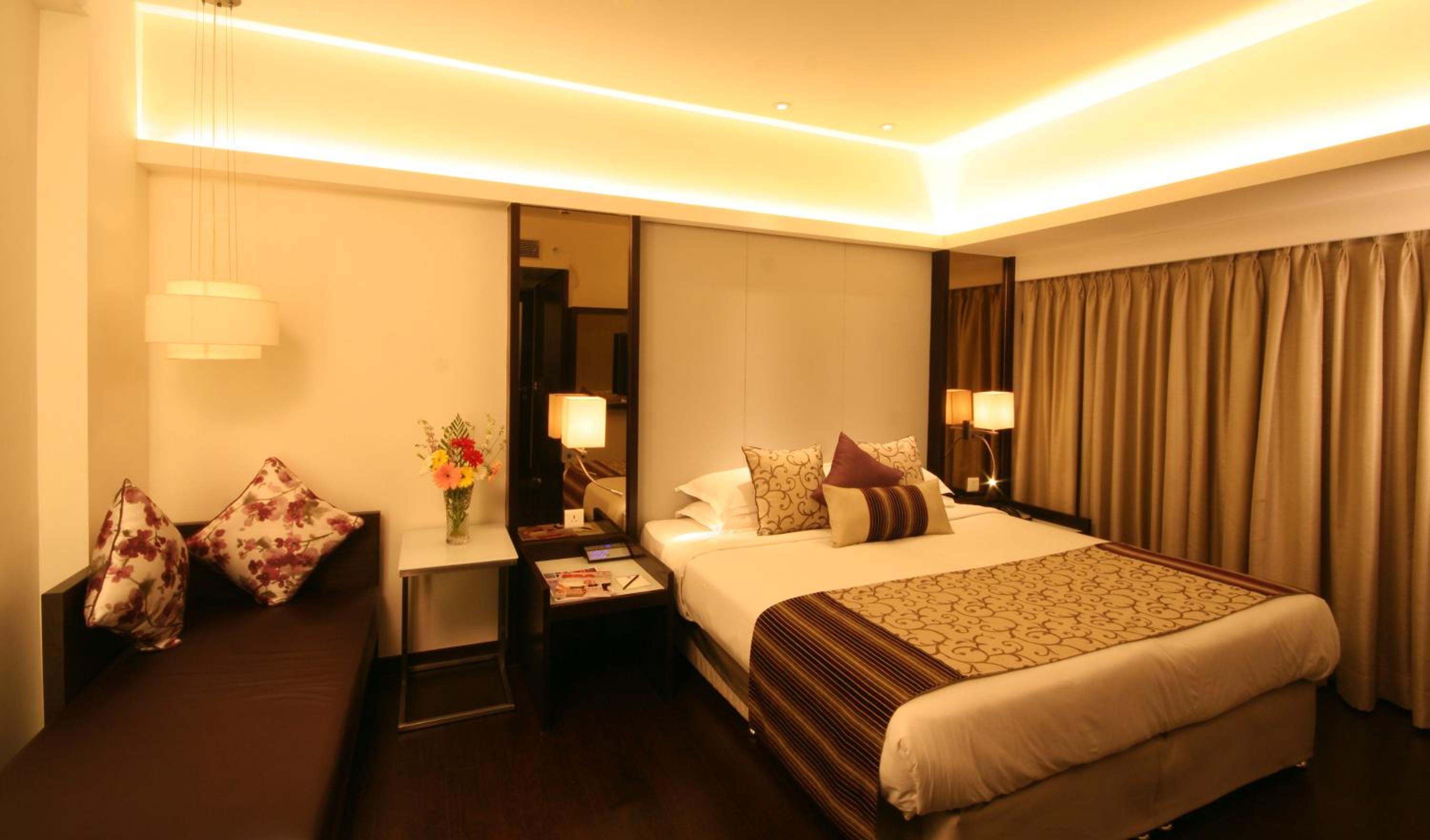 Suite - Photo 1