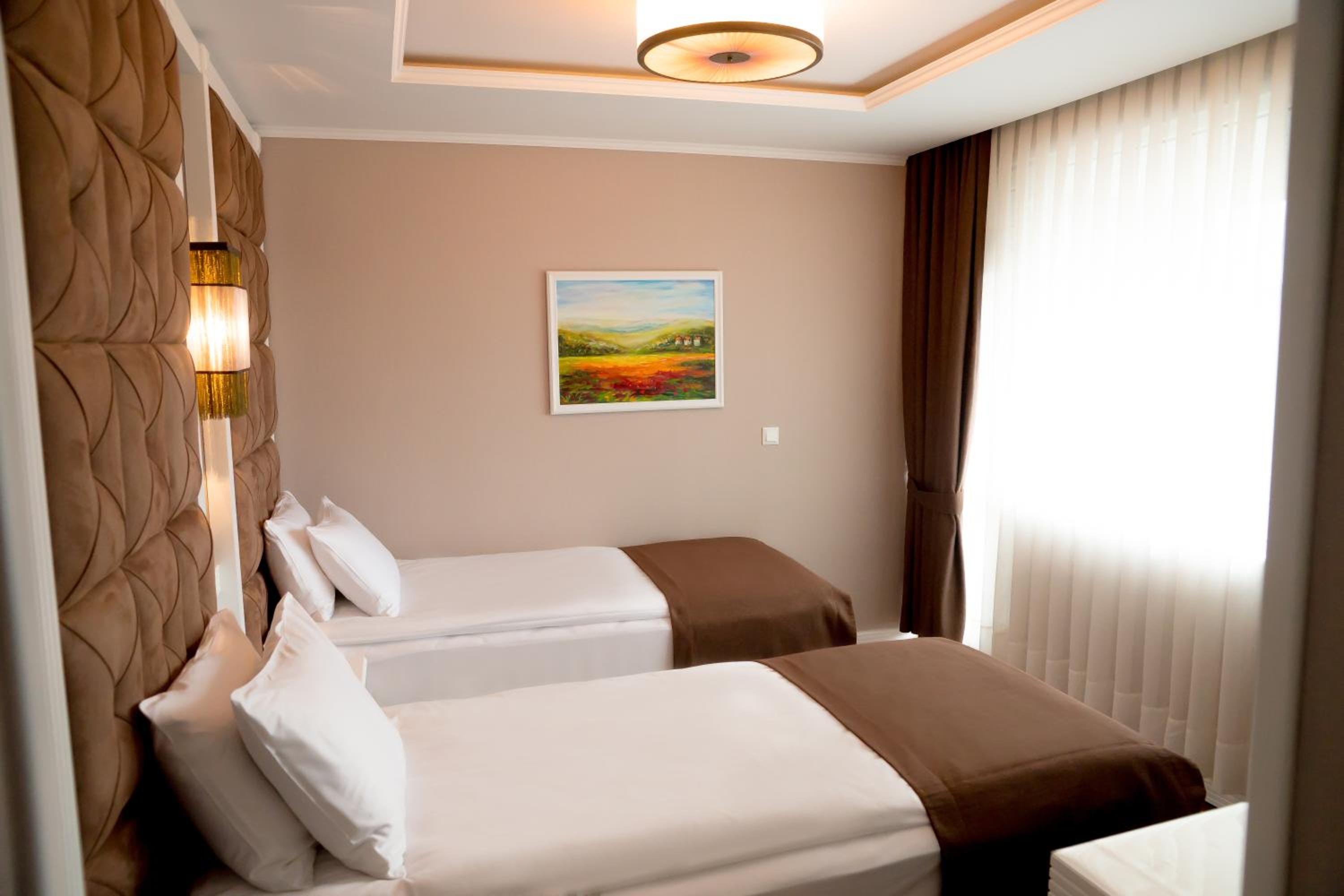 Double or Twin Room - Photo 2