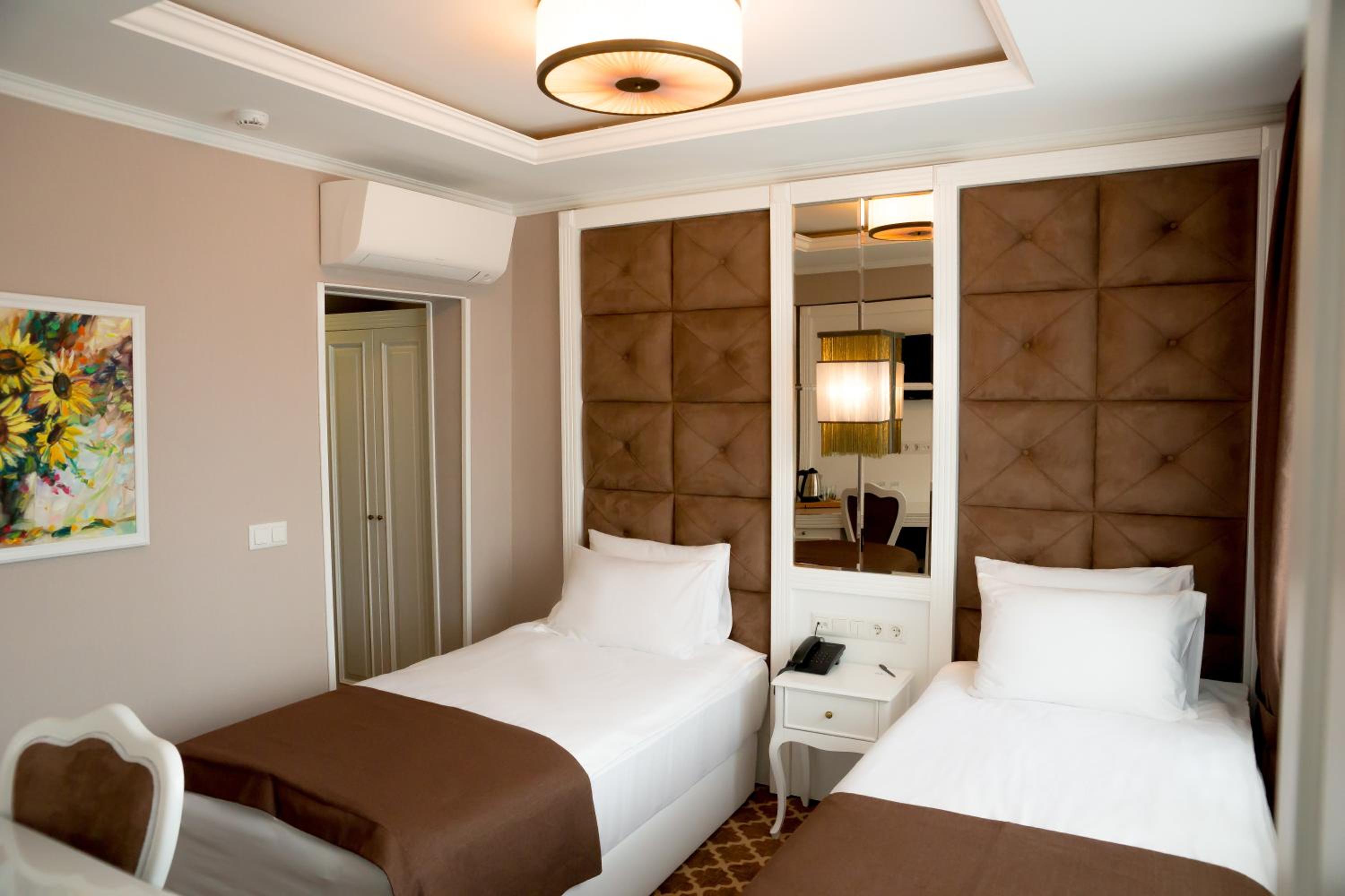 Double or Twin Room - Photo 3
