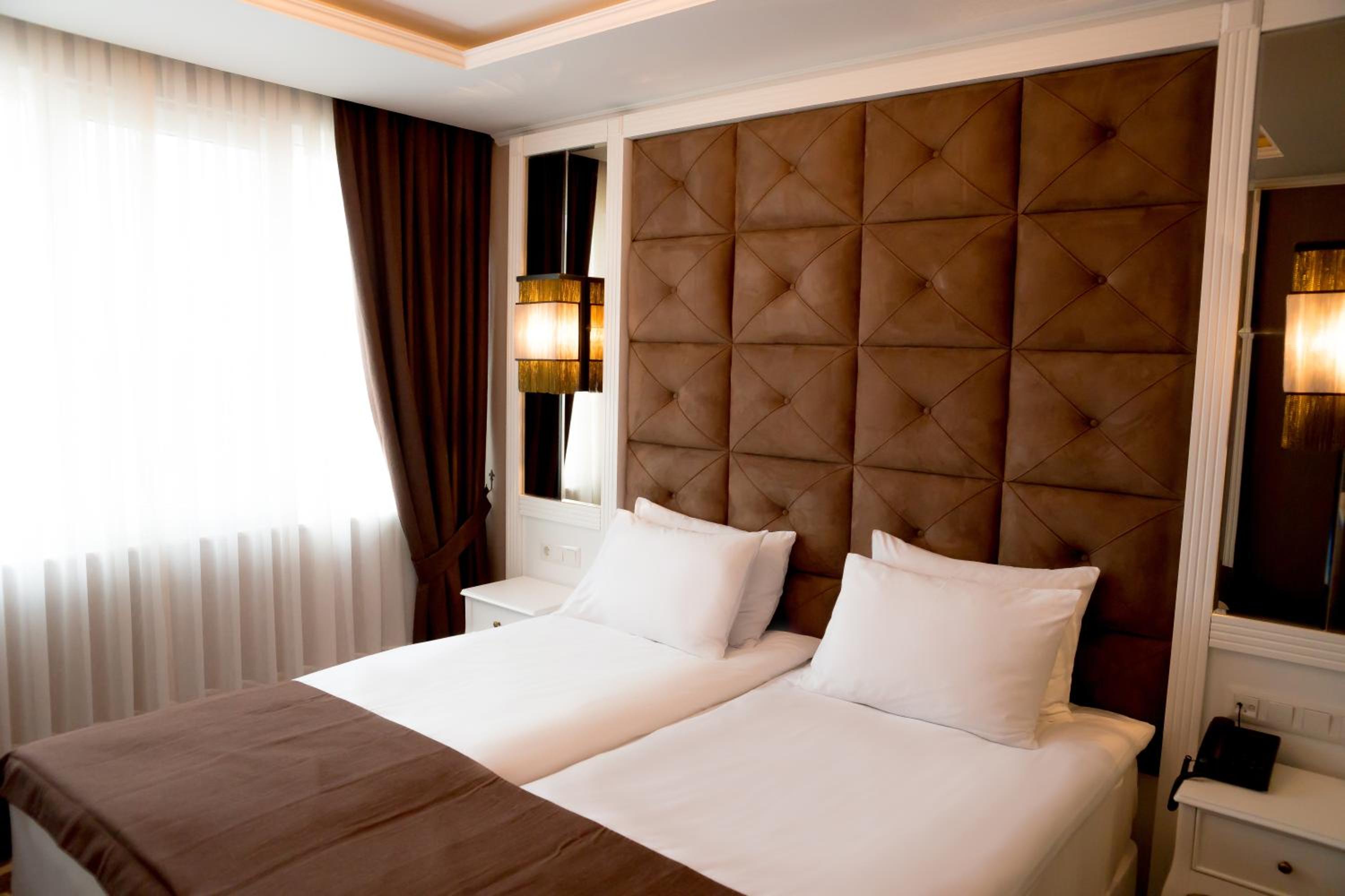 Double or Twin Room - Photo 4