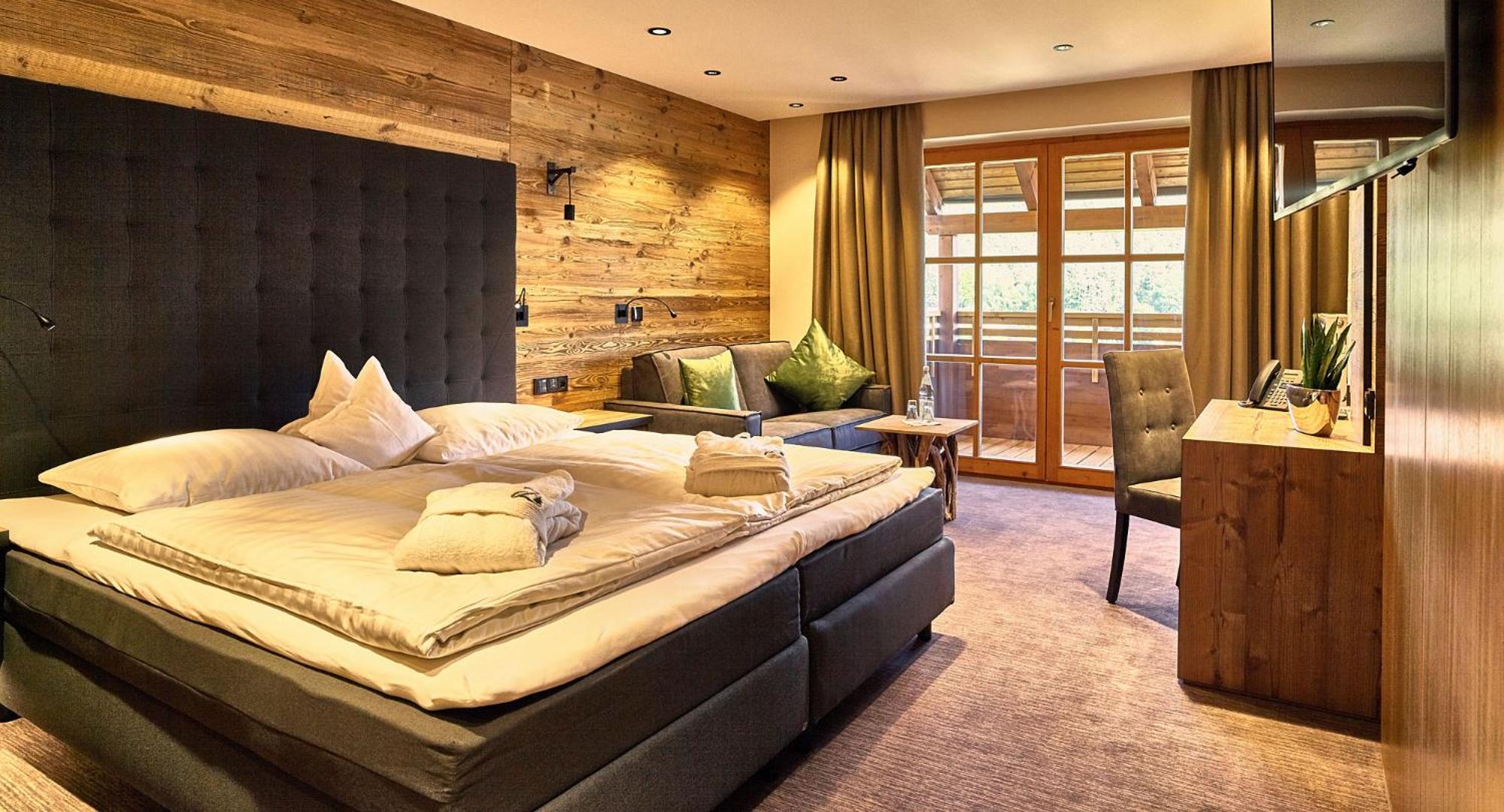 Deluxe Double Room with Balcony photo 1