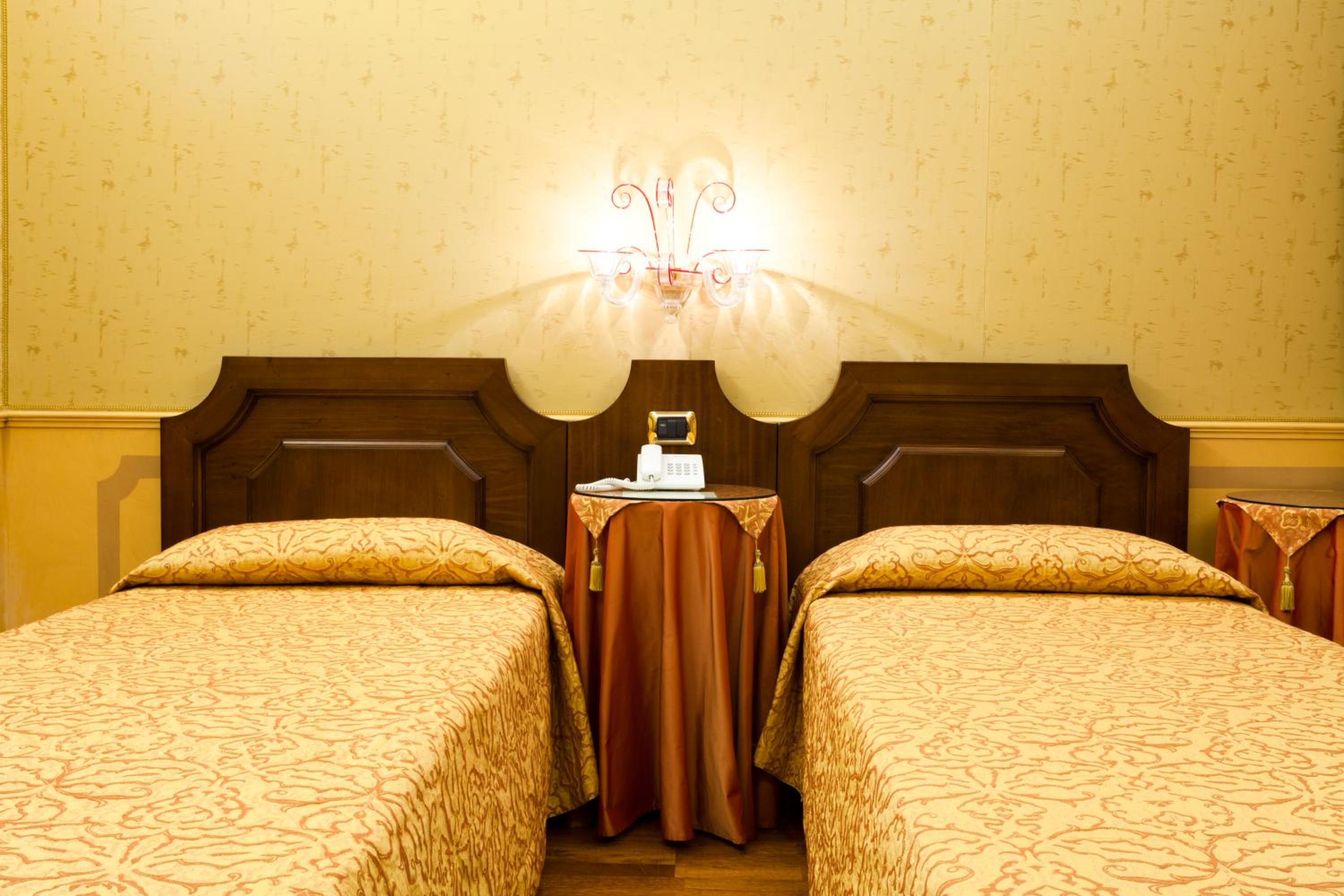 Classic Double or Twin Room photo 3
