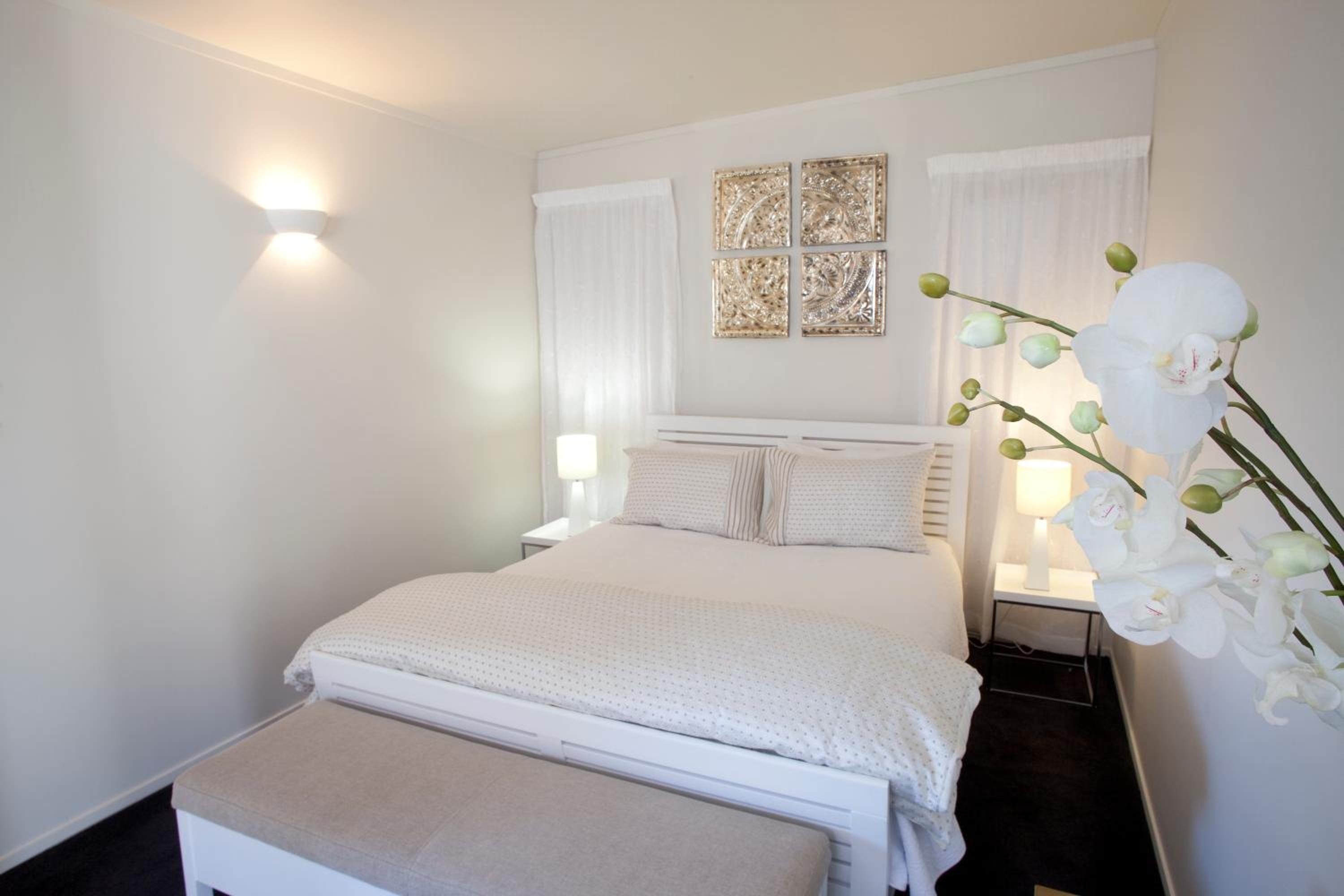 Luxury One-Bedroom Apartment - Unit 2 - Photo 2