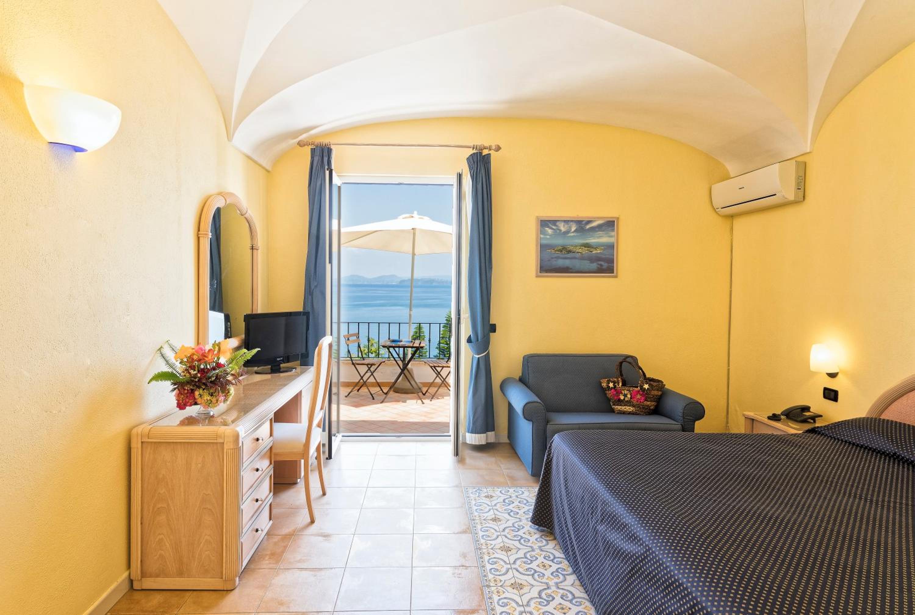 Deluxe Double Room photo 3