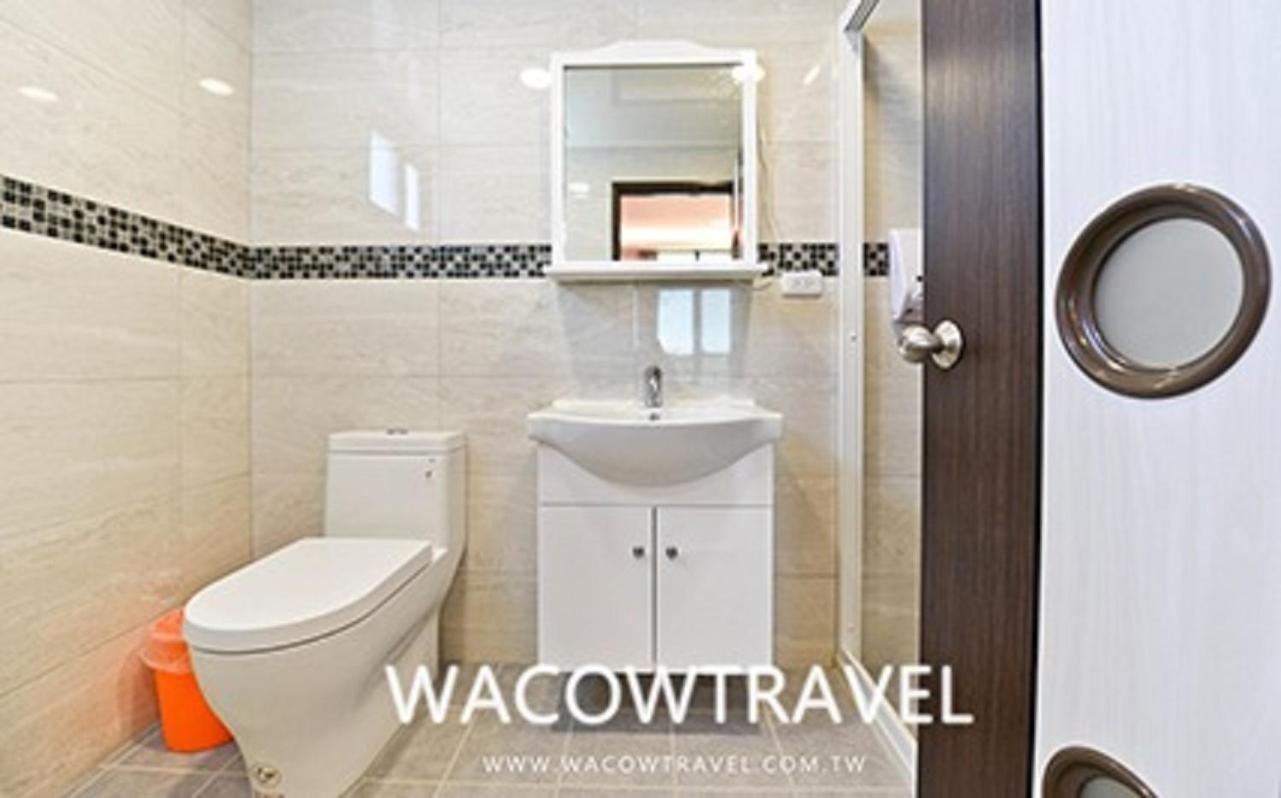 Family Room with Private Bathroom photo 3