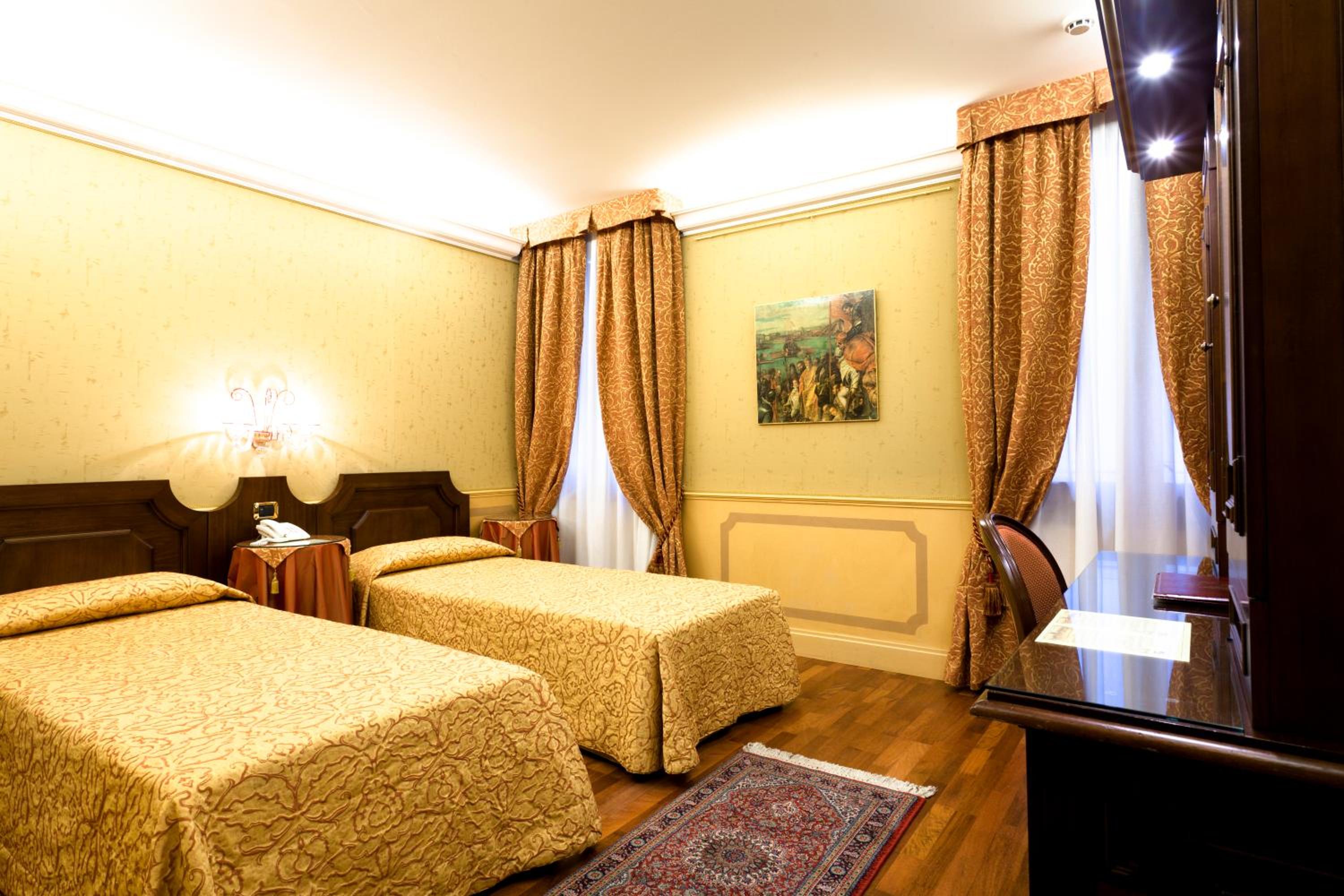 Deluxe Double or Twin Room photo 2