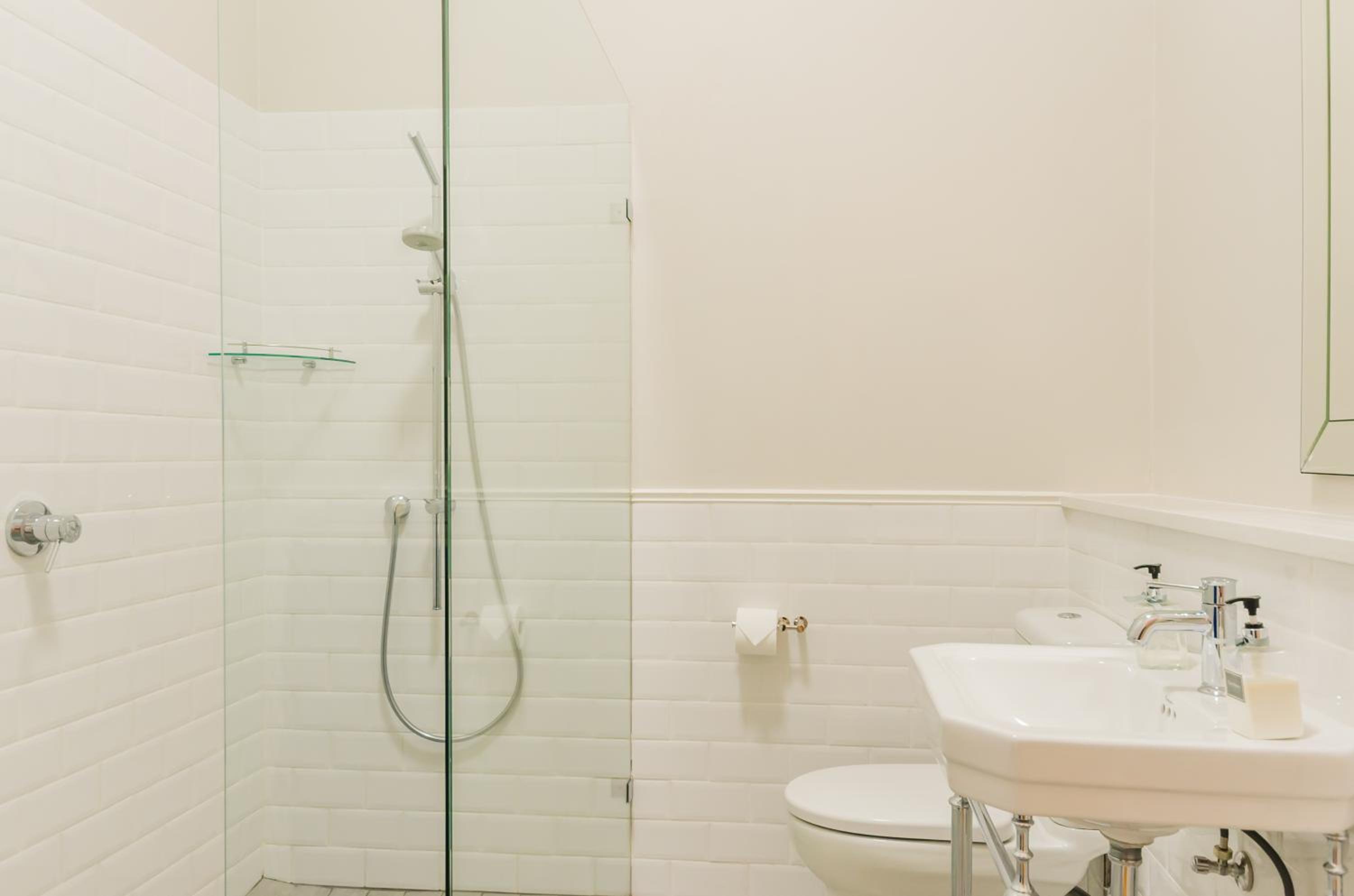 Studio Apartment - Photo 2