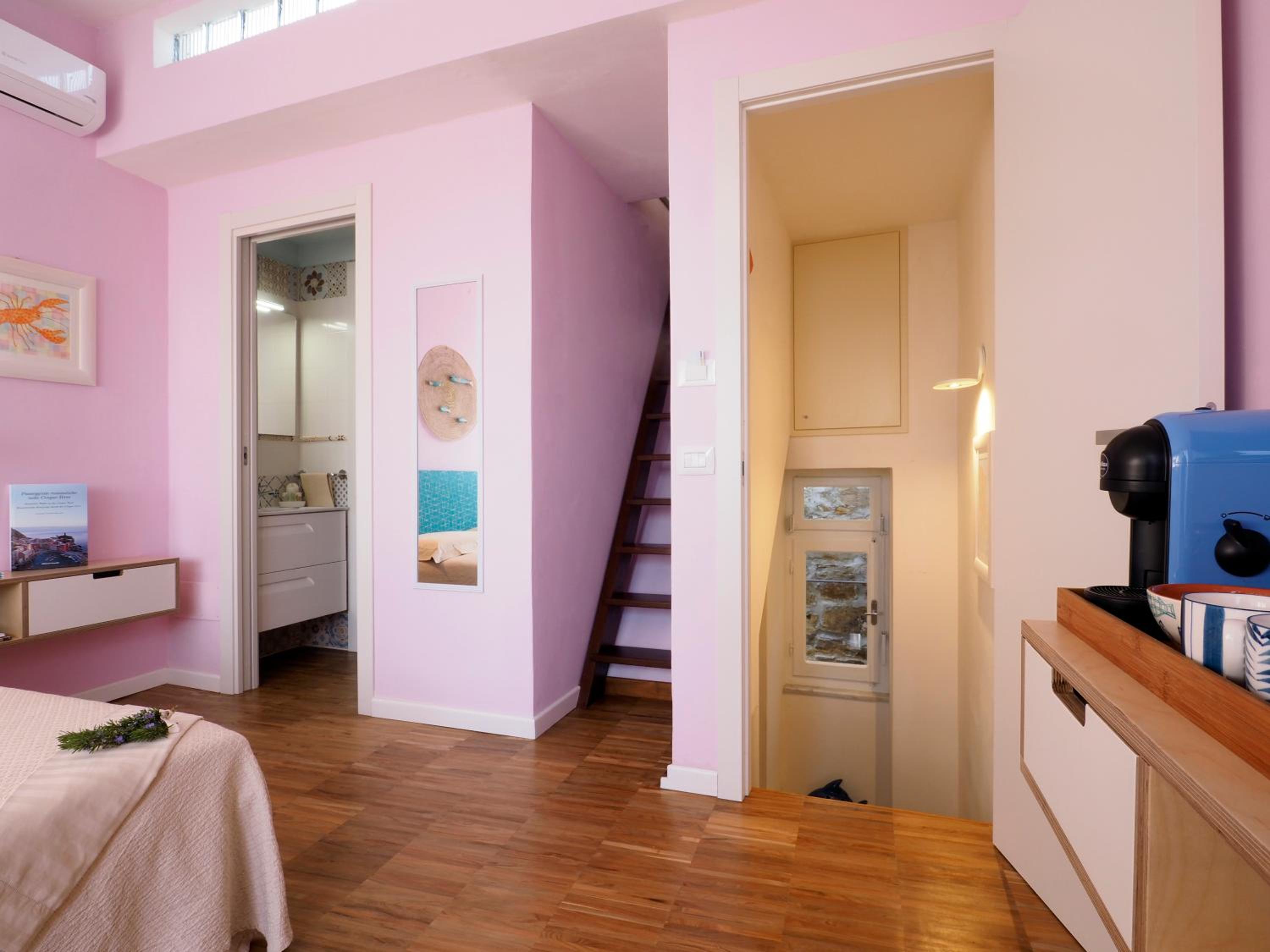 Deluxe Double Room with Balcony and Sea View - Photo 22