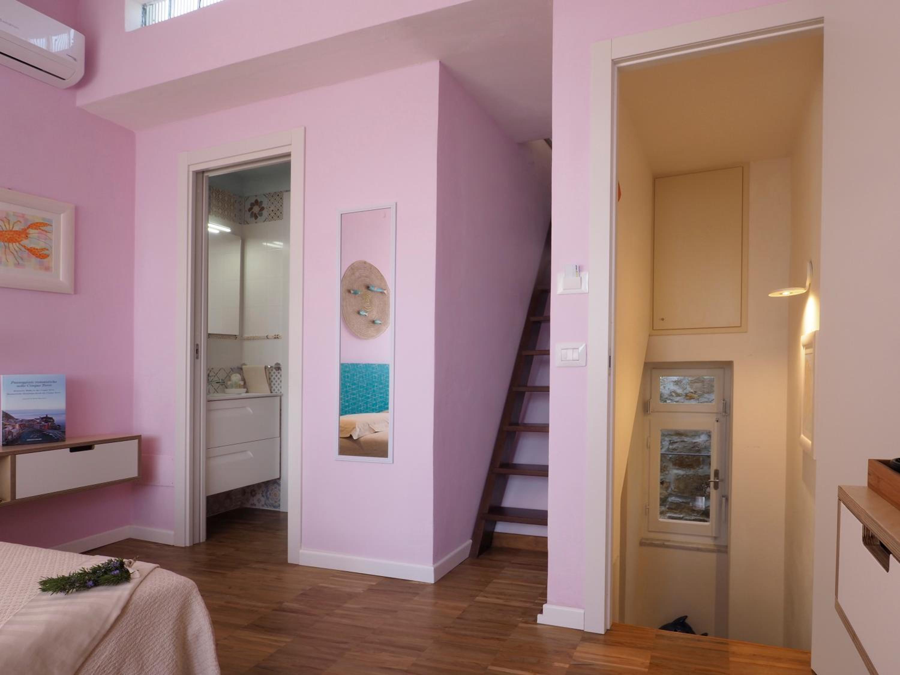 Deluxe Double Room with Balcony and Sea View - Photo 17