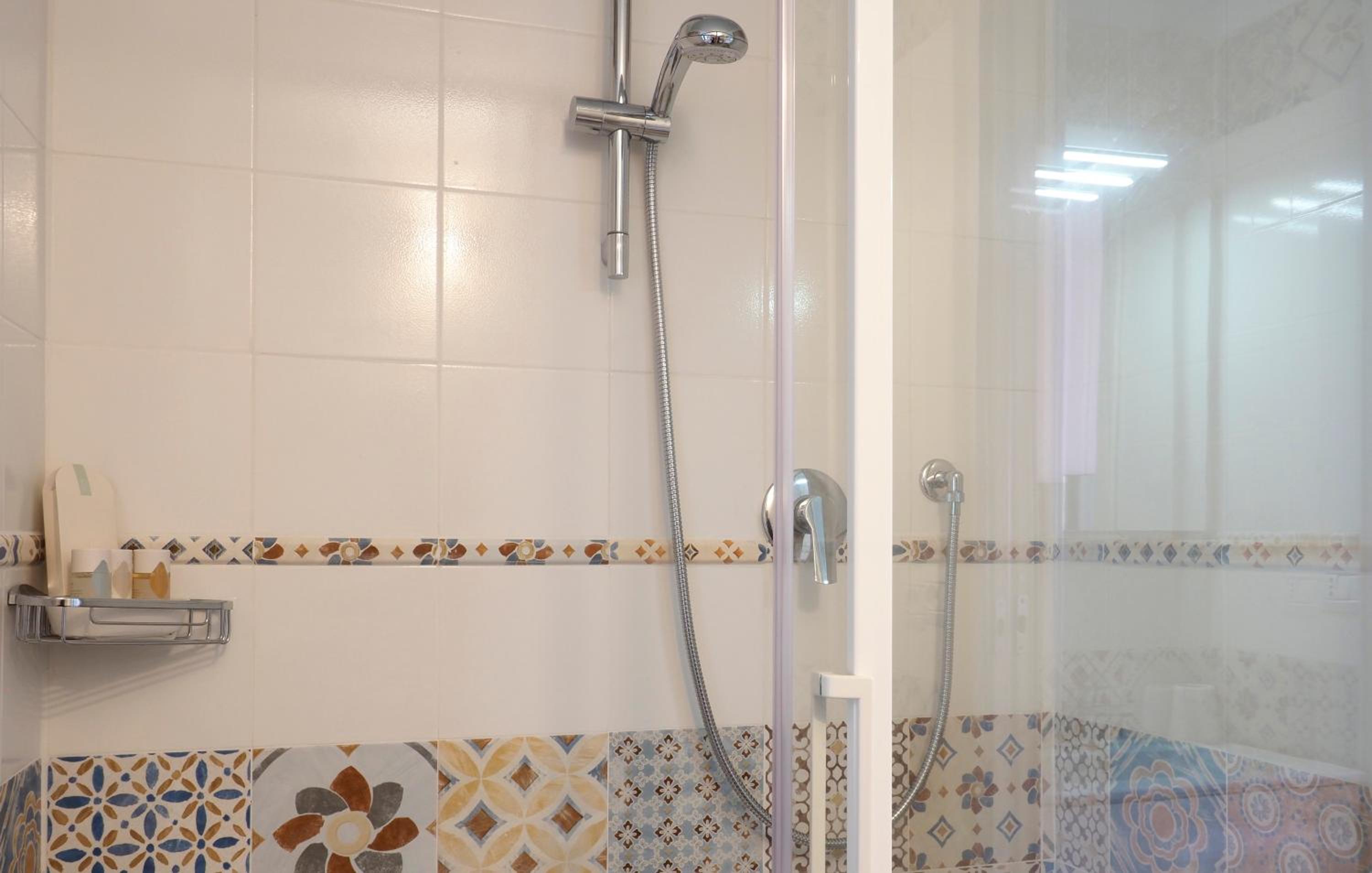 Deluxe Double Room with Balcony and Sea View - Photo 26