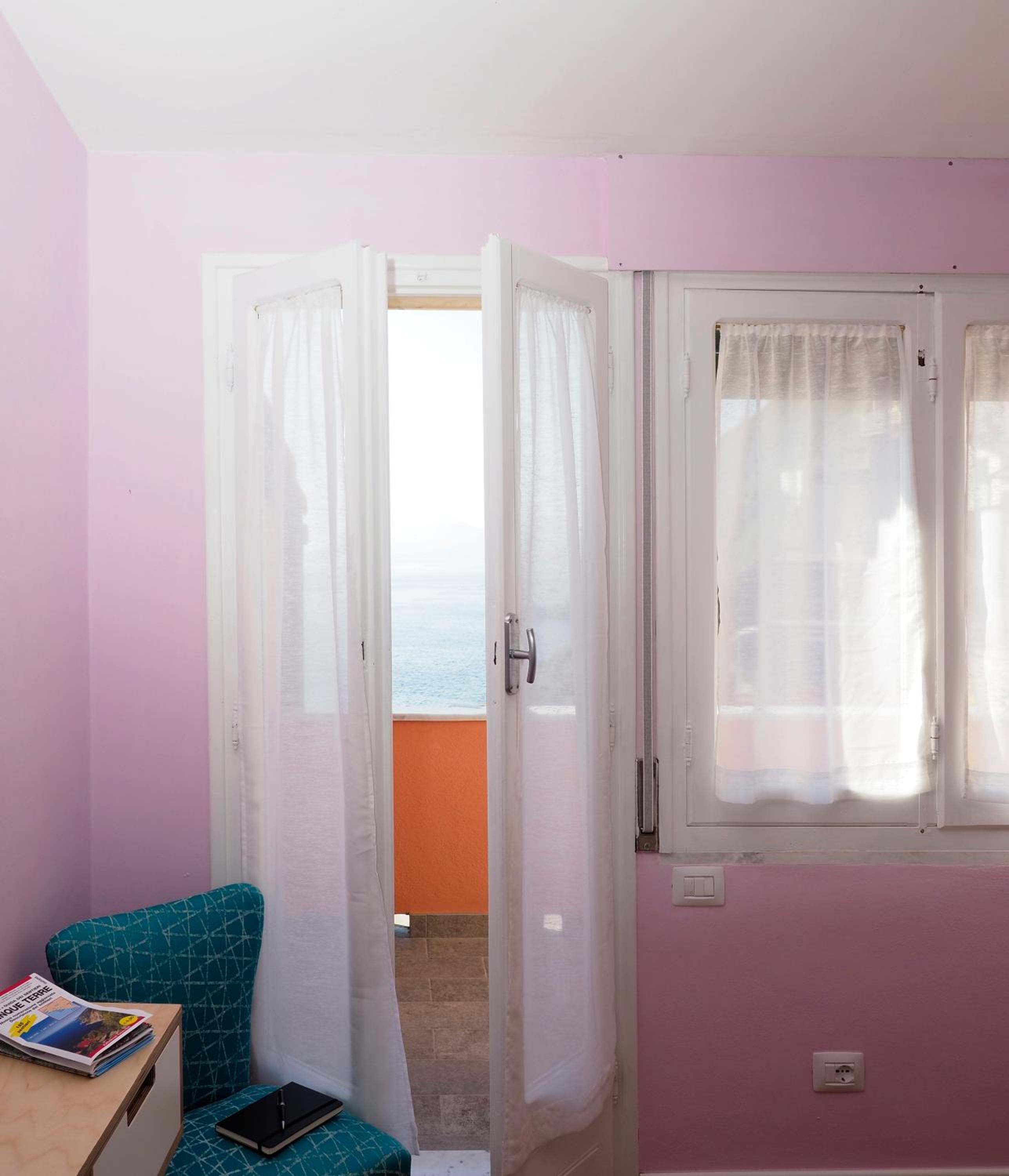 Deluxe Double Room with Balcony and Sea View - Photo 9