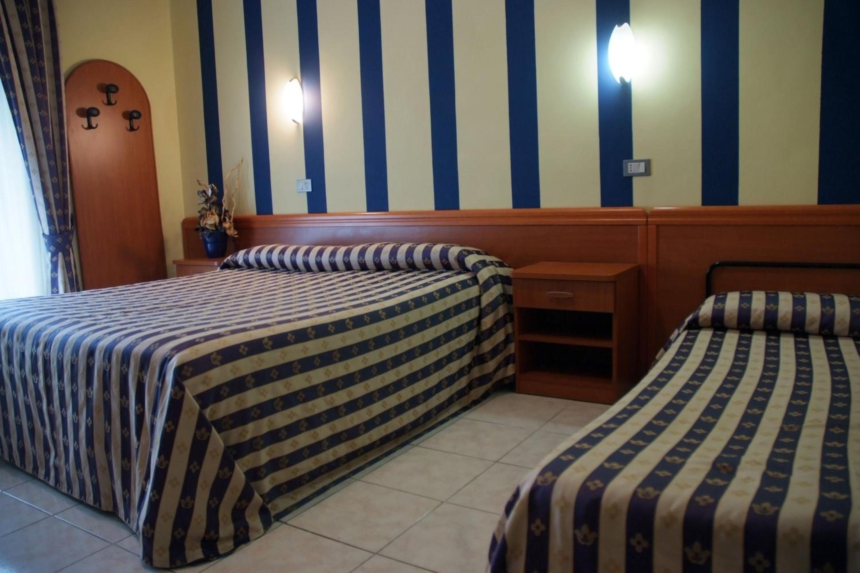 Triple Room - Photo 6
