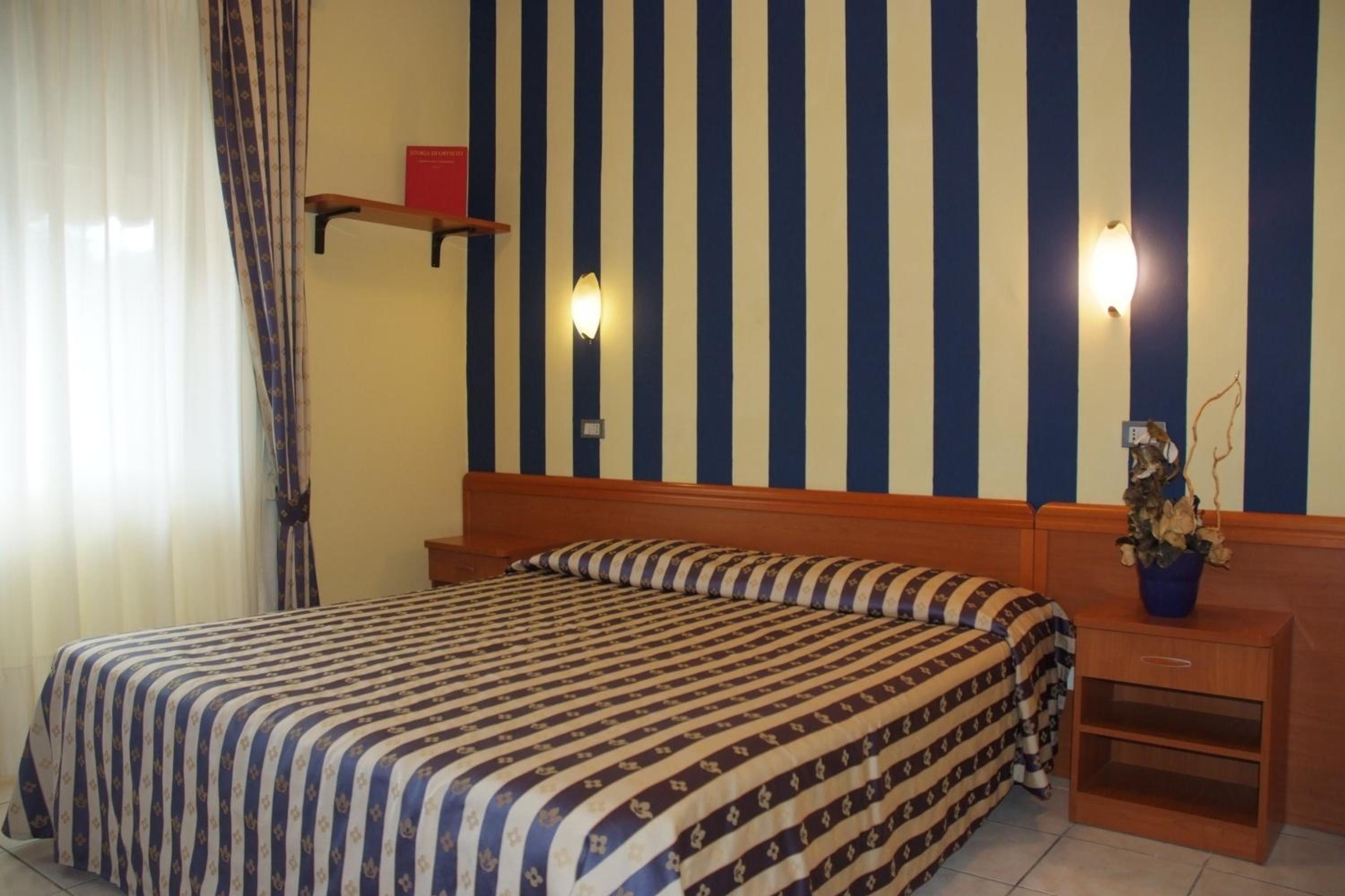 Double Room - Photo 4