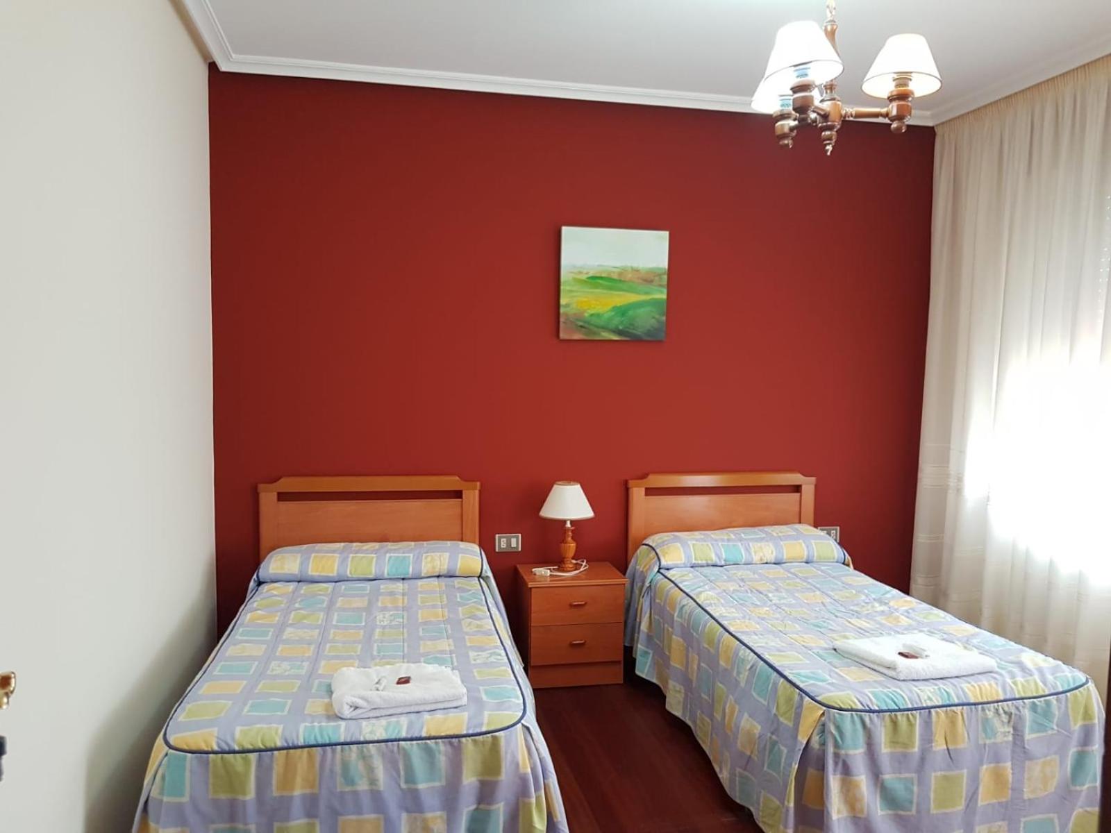 Habitación Estándar con Dos Camas y Baño Compartido