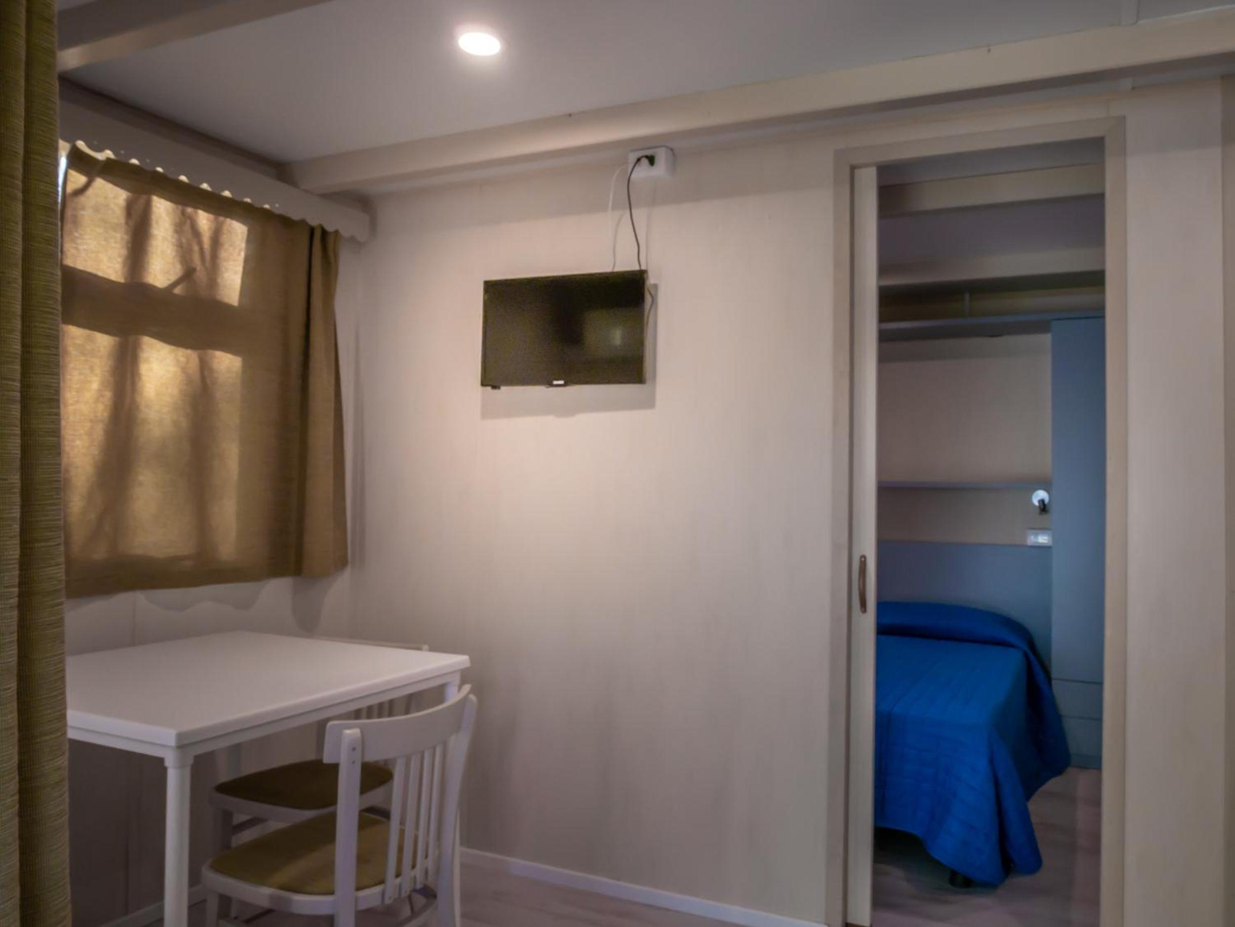 Deluxe Mobile Home (2 Adults)