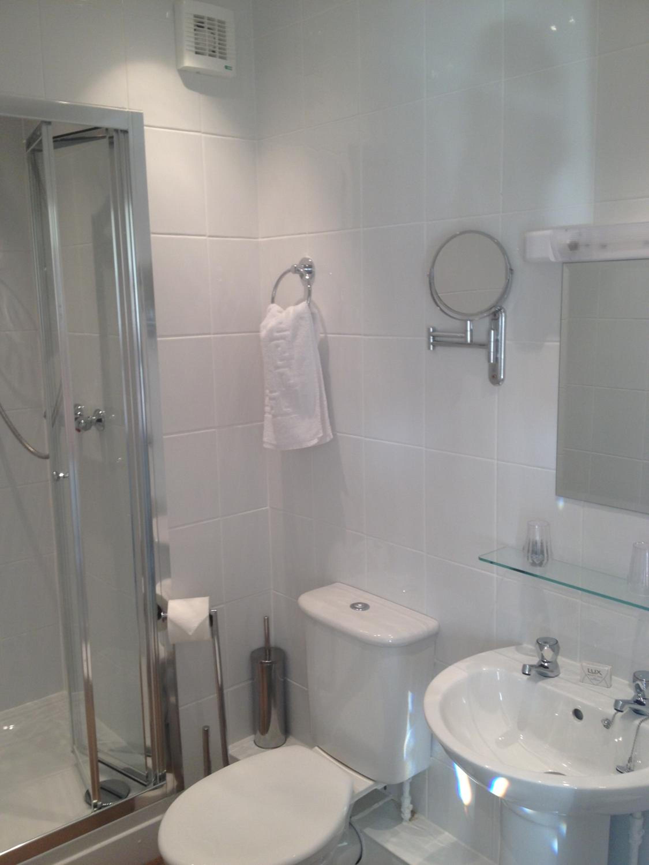 Twin Room - Photo 8