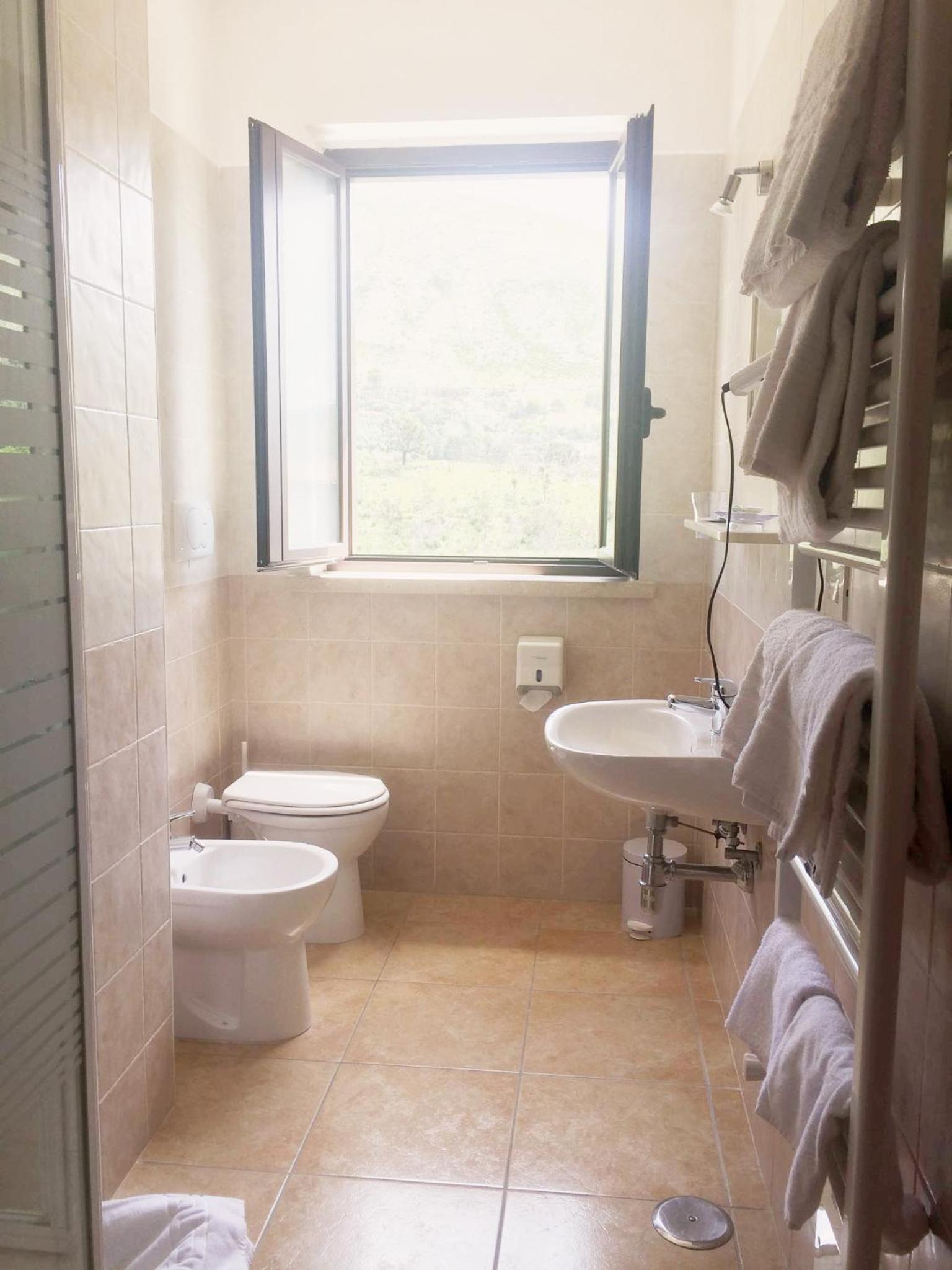 Double or Twin Room photo 3