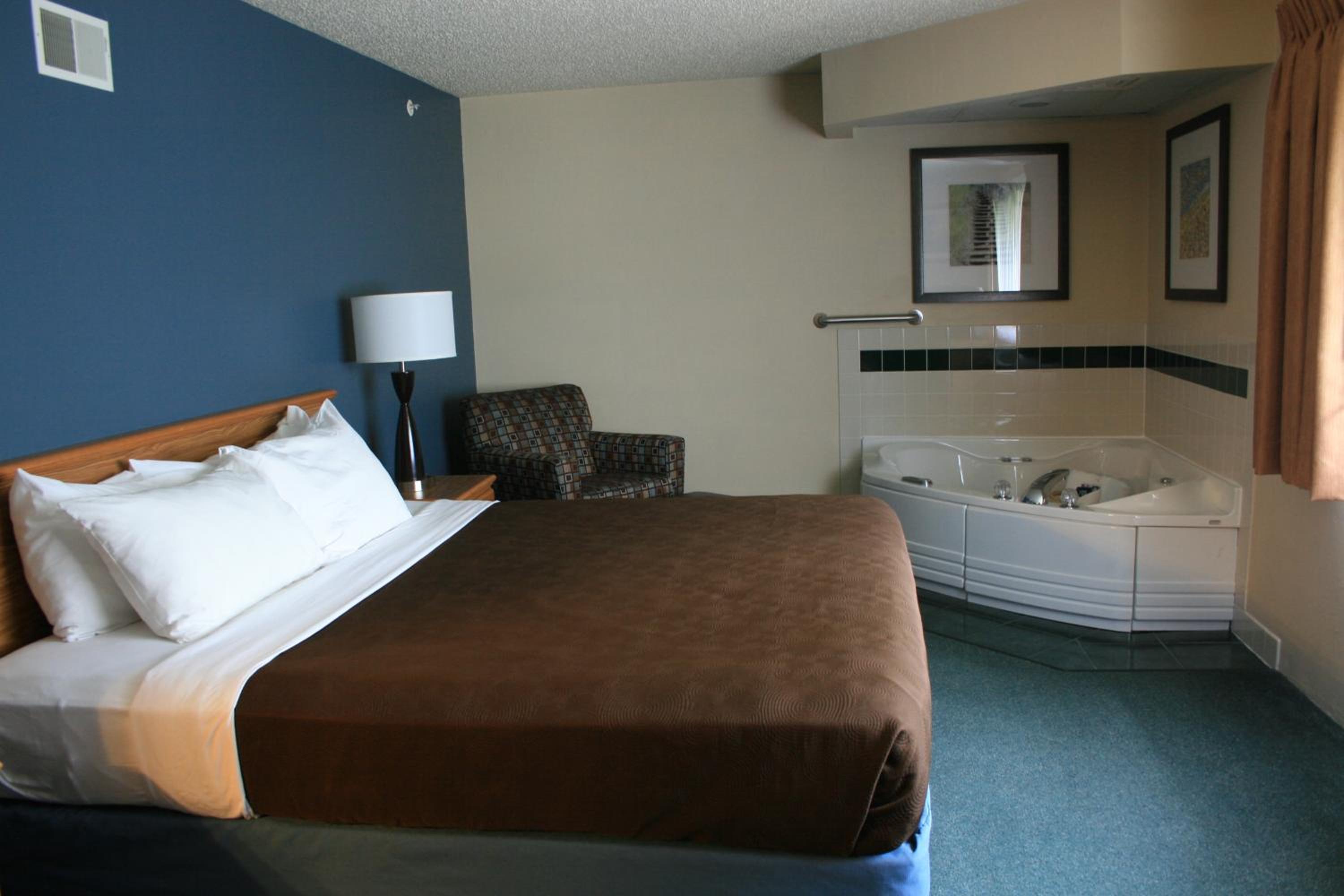 Superior King Suite - Non-Smoking photo 3