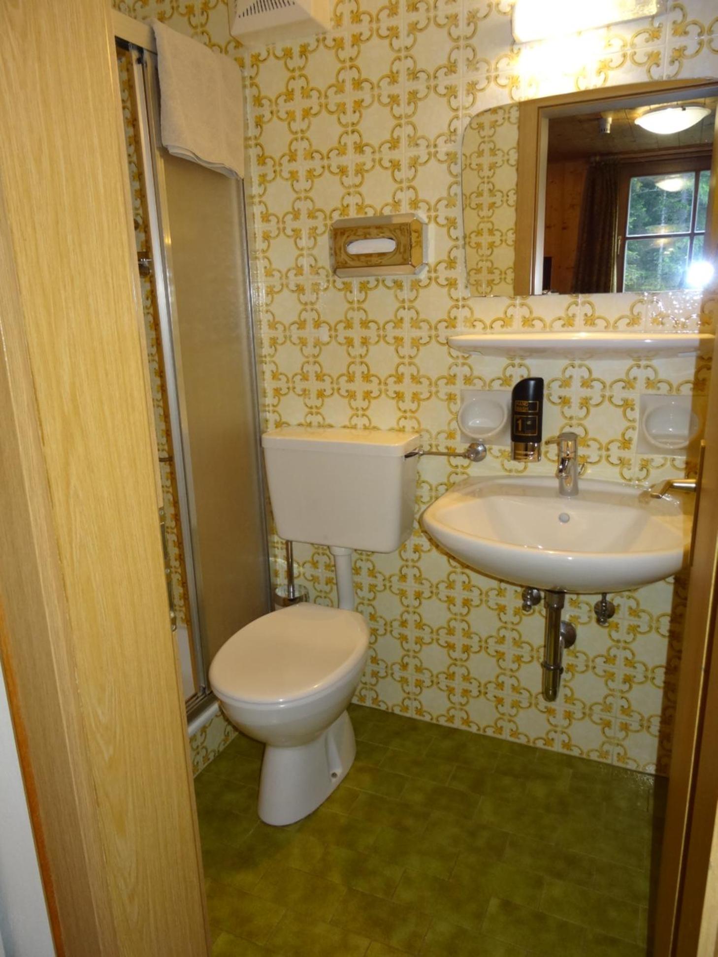 Twin Room with Bathroom - Photo 3