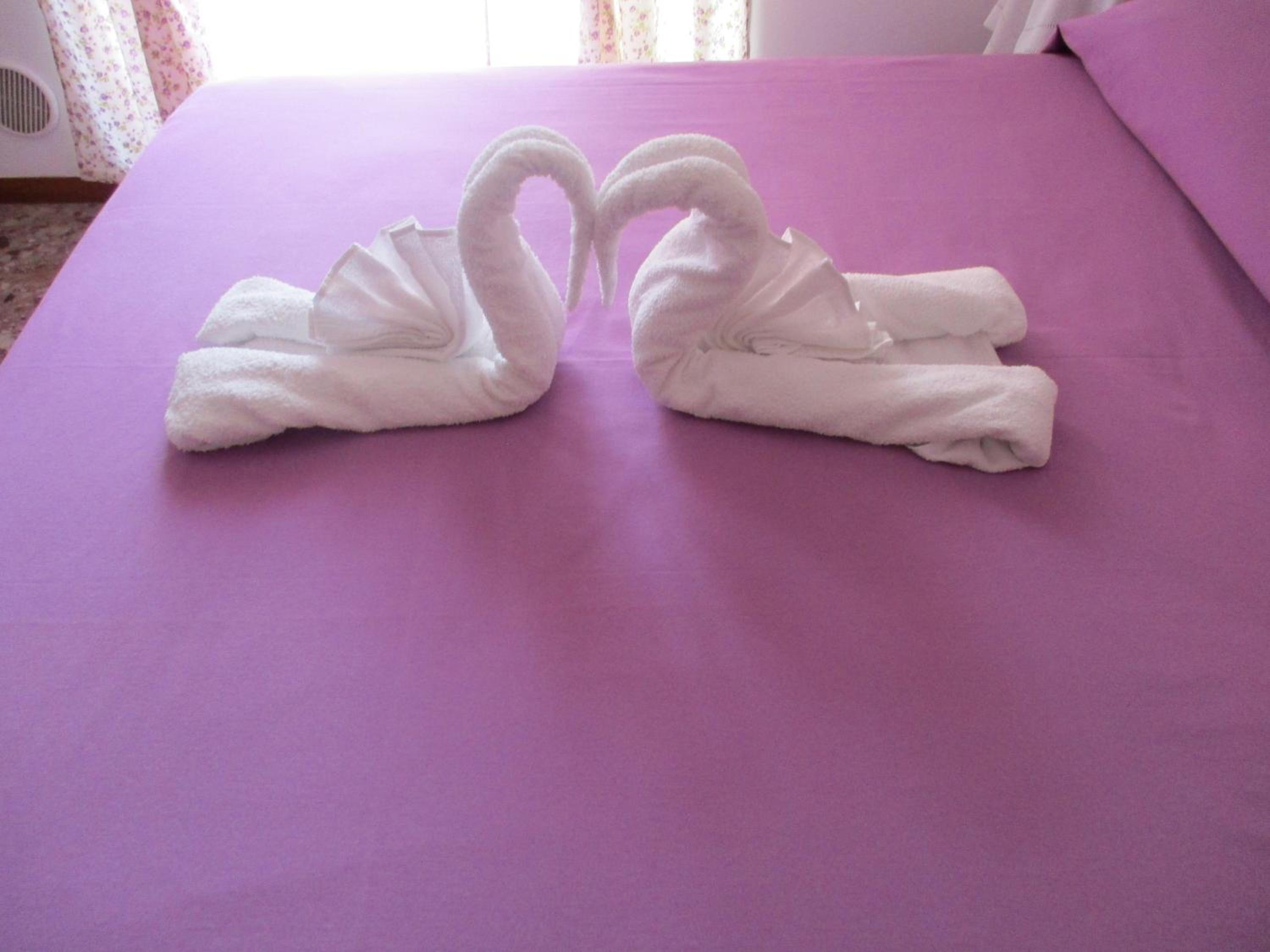 Double Room with Private Bathroom - Photo 6