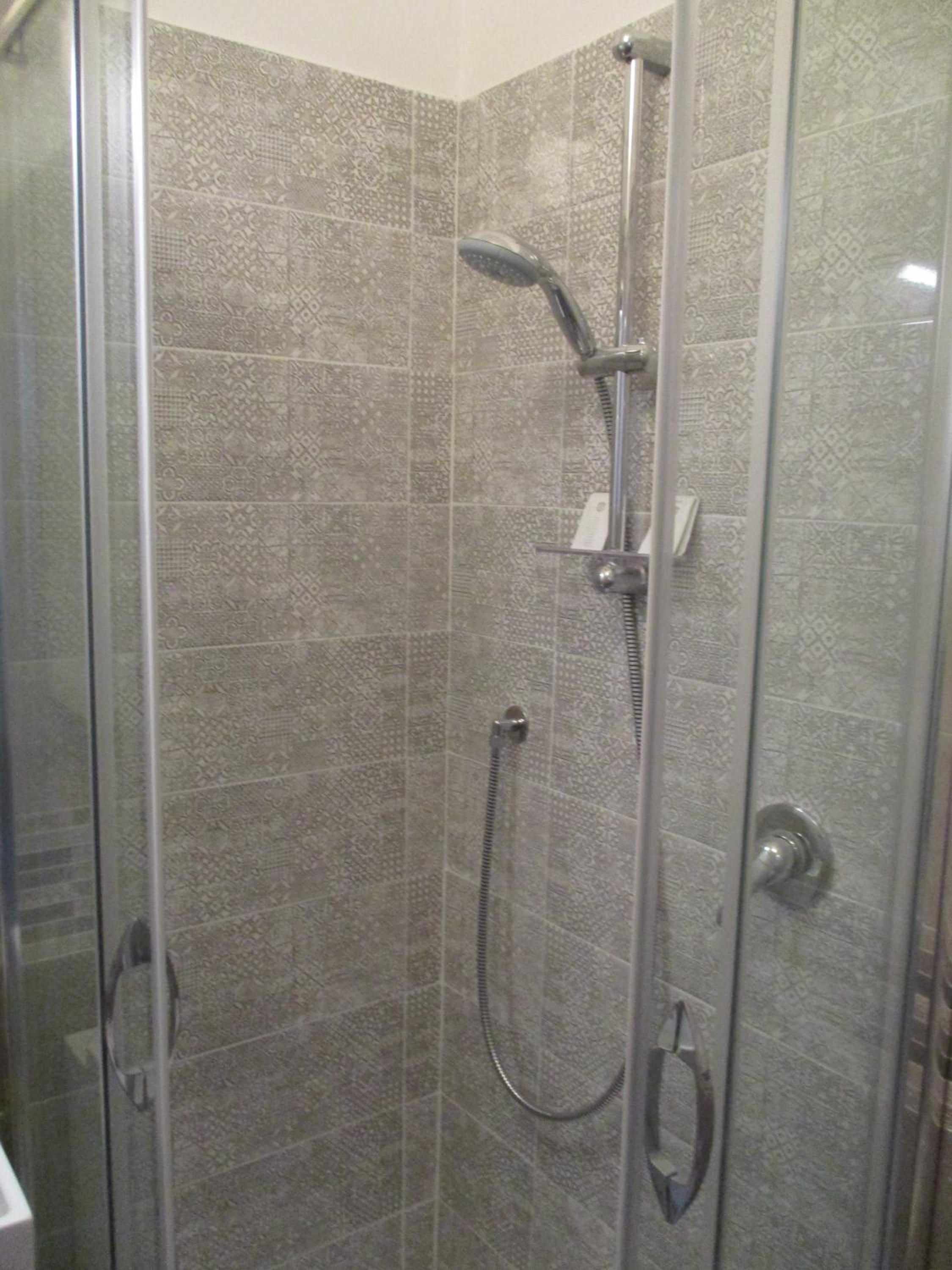 Double Room with Private Bathroom - Photo 2