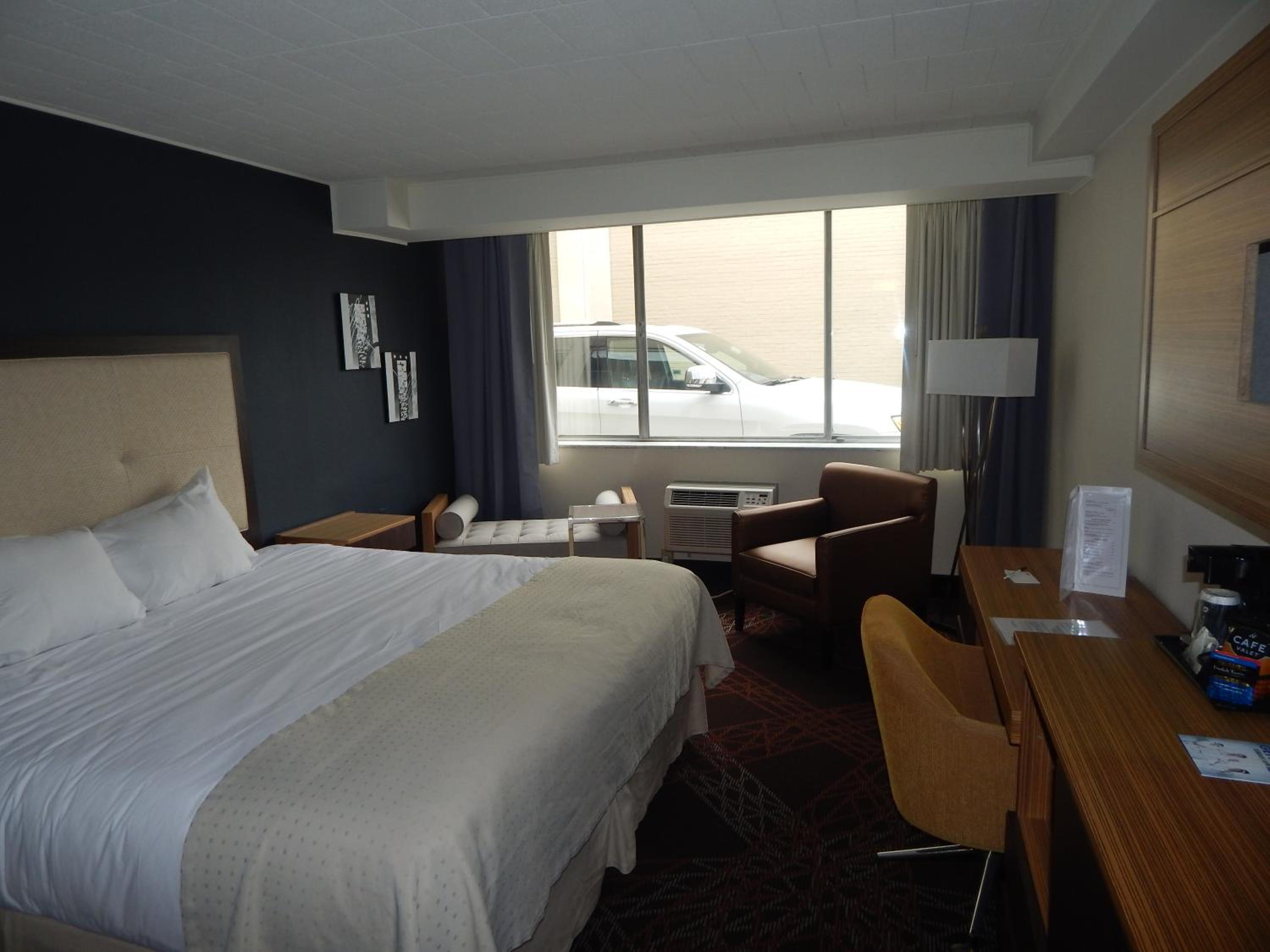 King Room - Non-Smoking - Photo 8