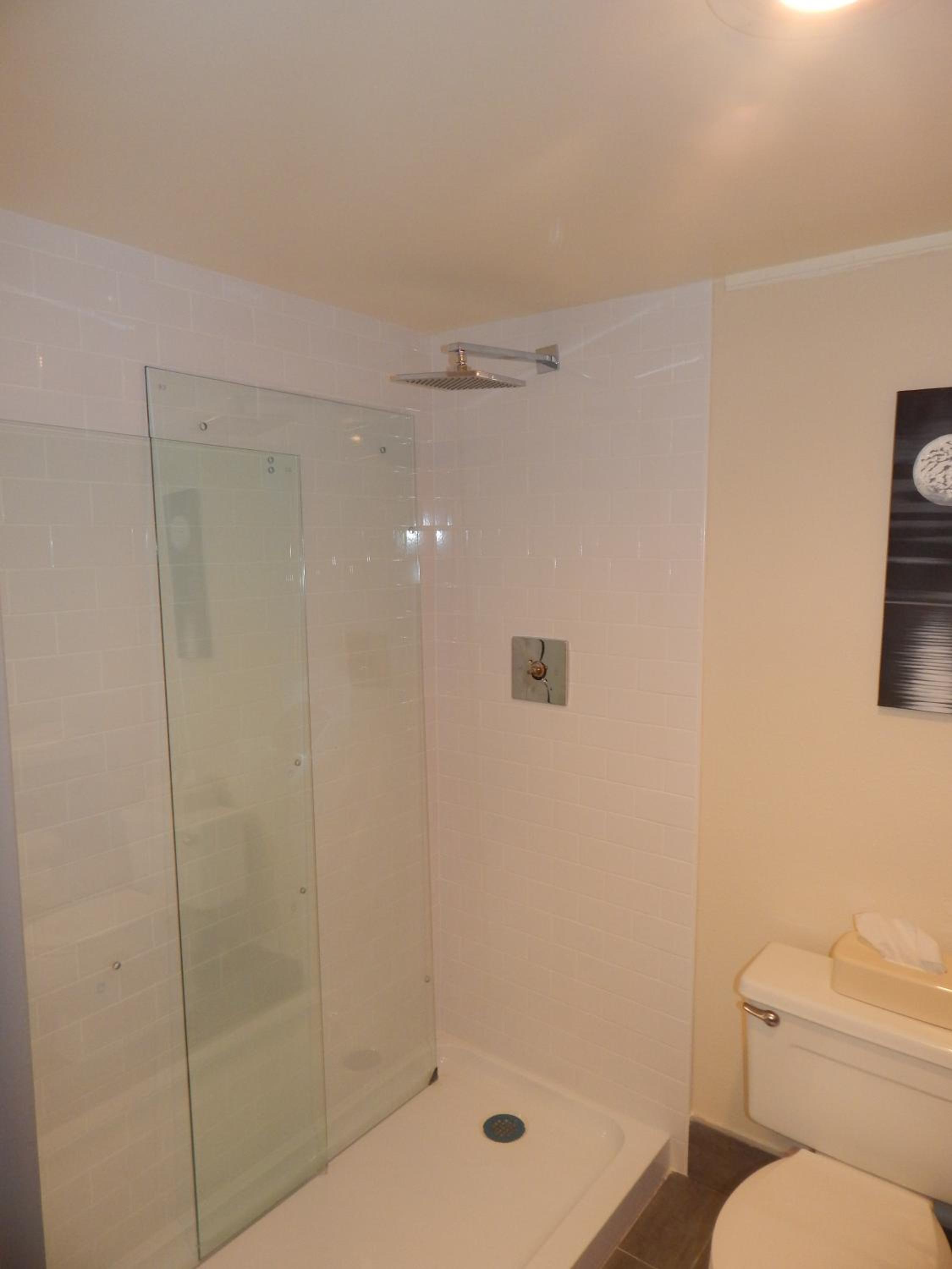 King Room - Non-Smoking - Photo 7