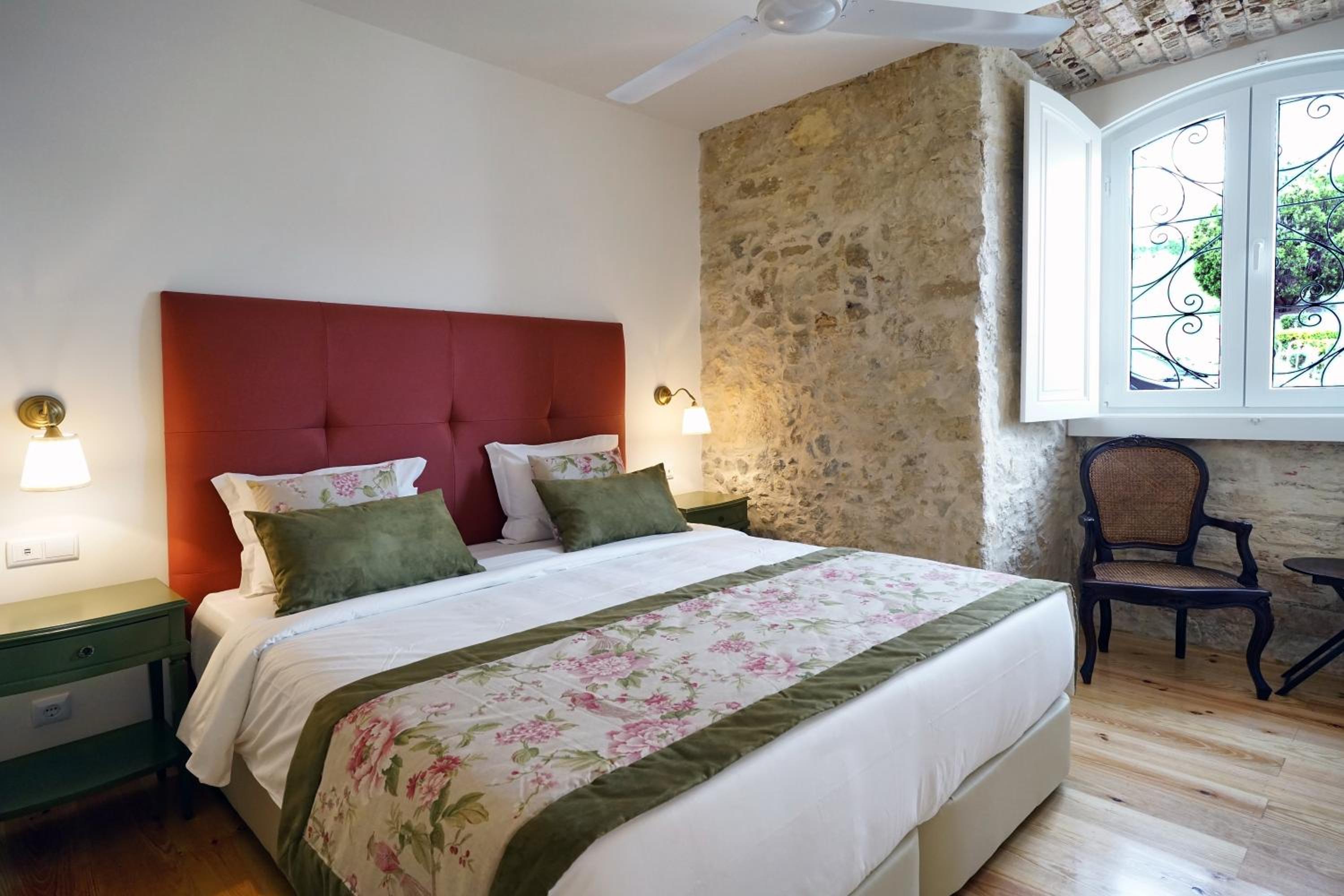 Standard Double or Twin Room photo 1