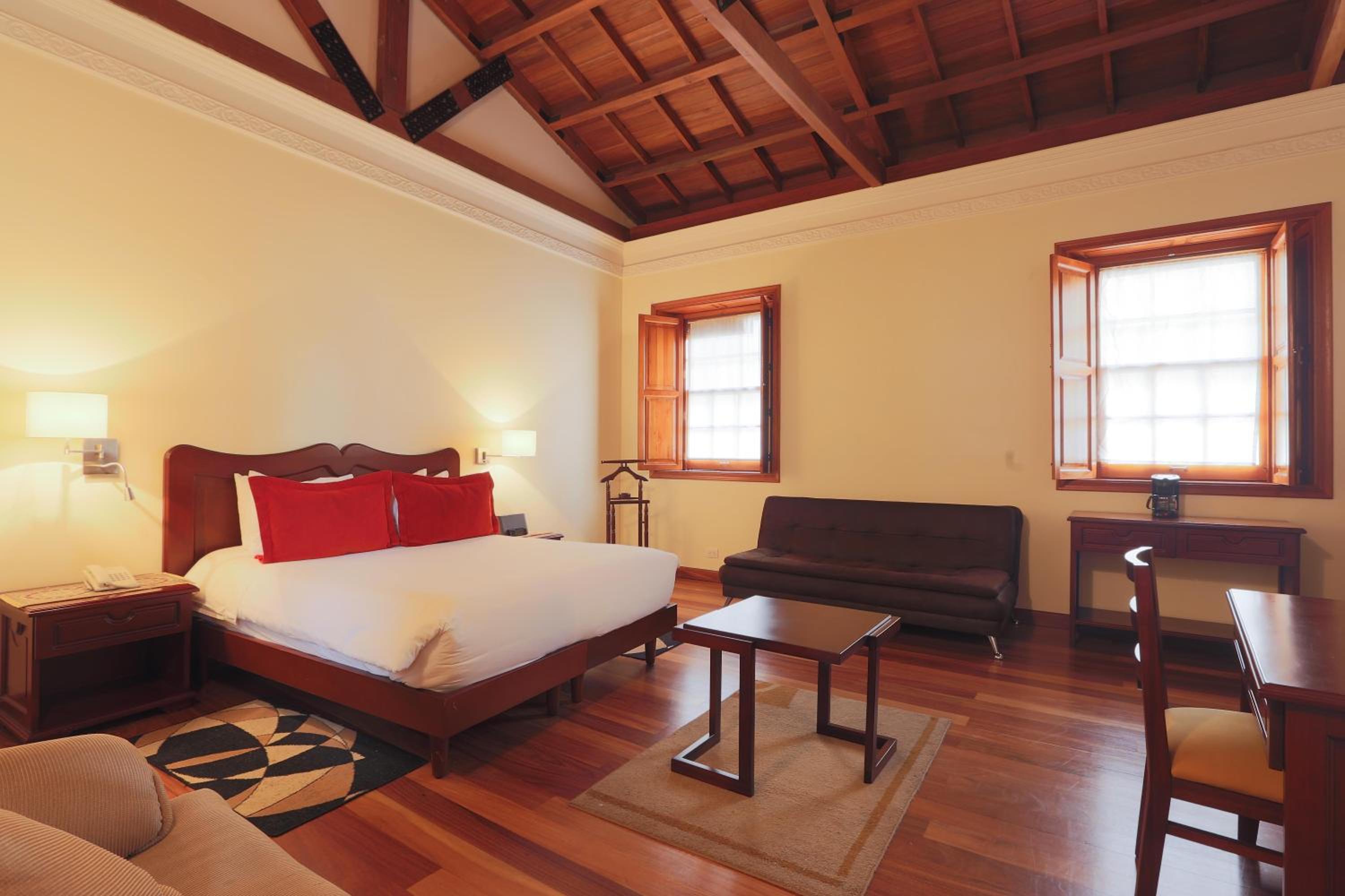 Deluxe Junior Suite photo 1