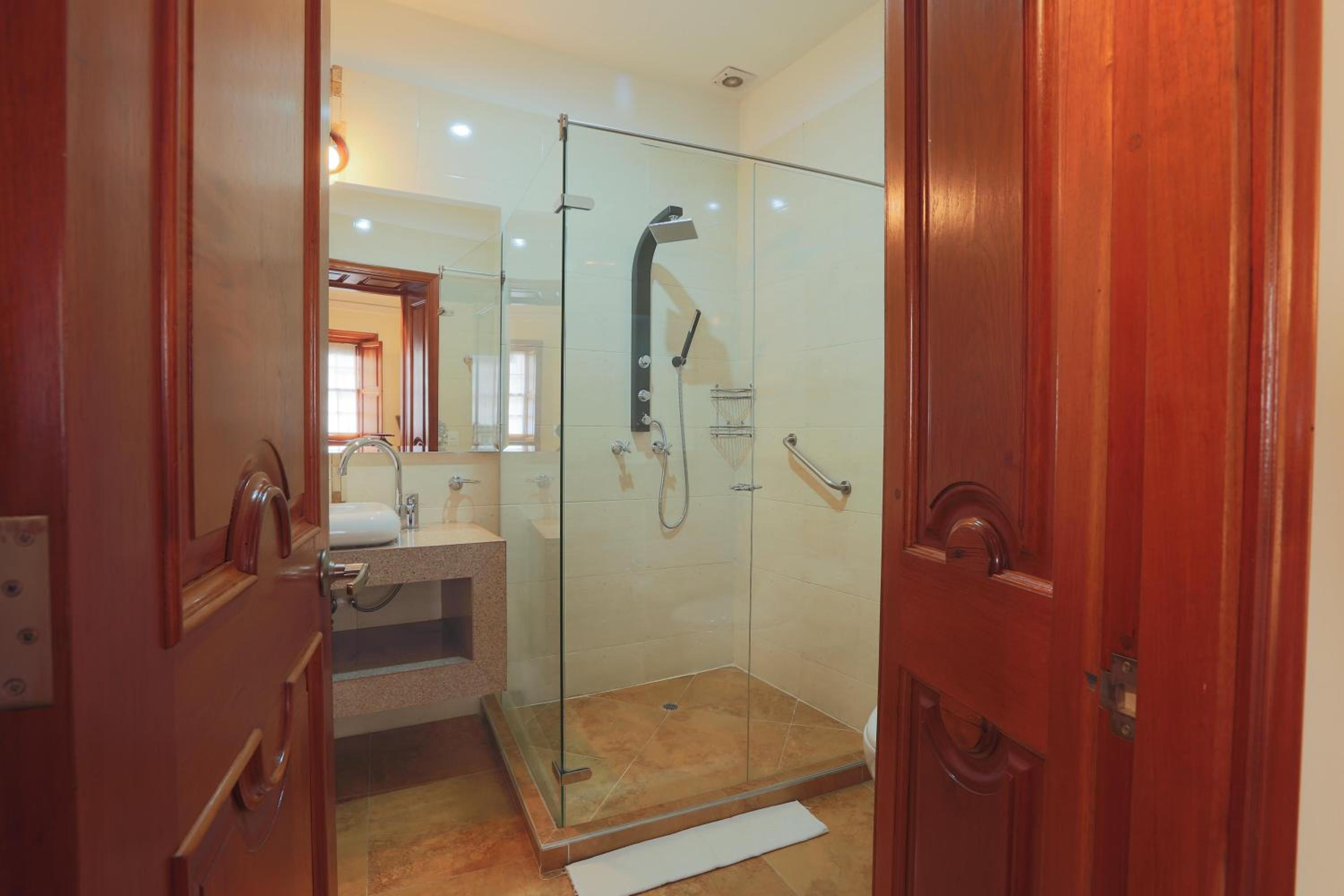 Deluxe Junior Suite photo 3