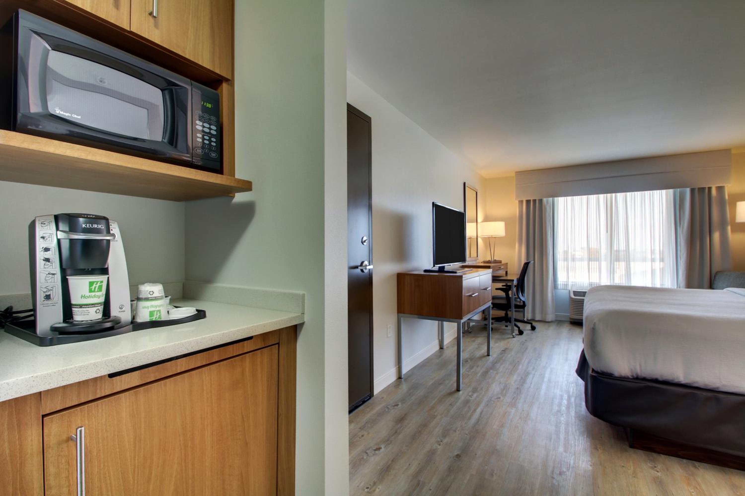 Standard King Room photo 2