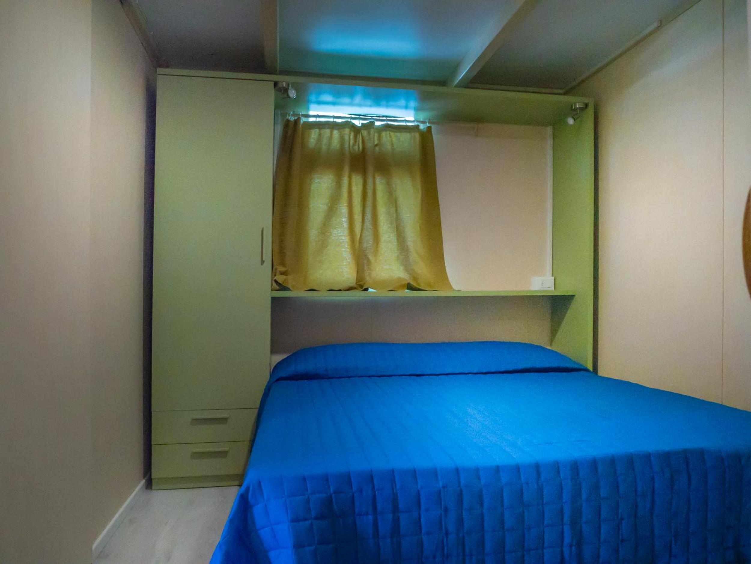Standard Mobile Home (4 Adults)
