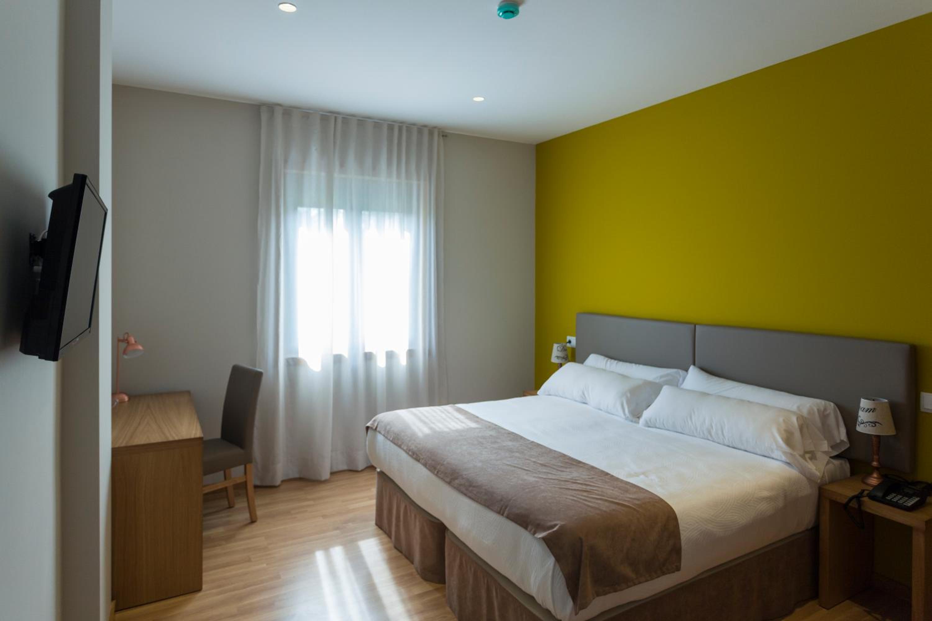 Double or Twin Room - Photo 2