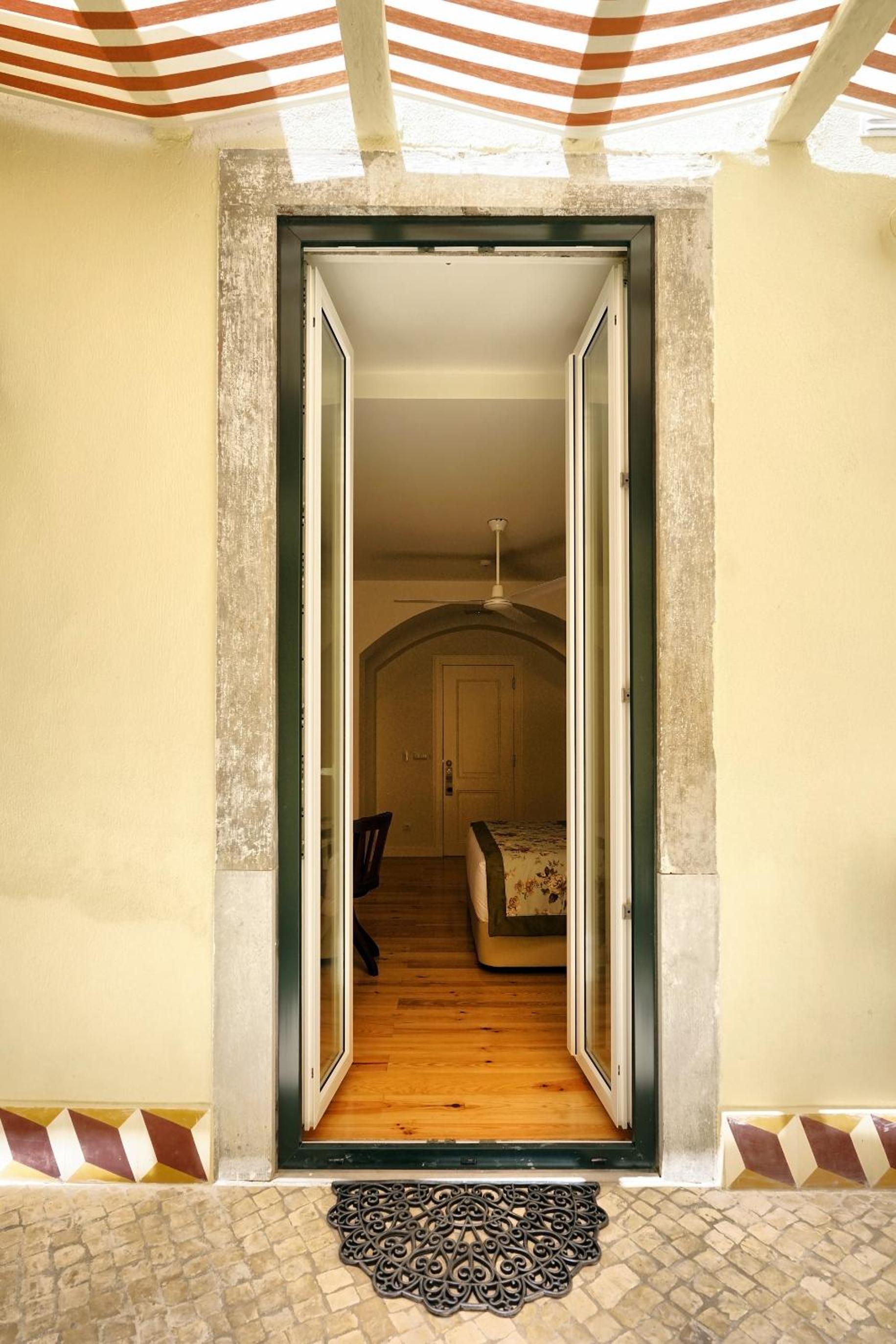 Deluxe Double or Twin Room with Patio photo 1