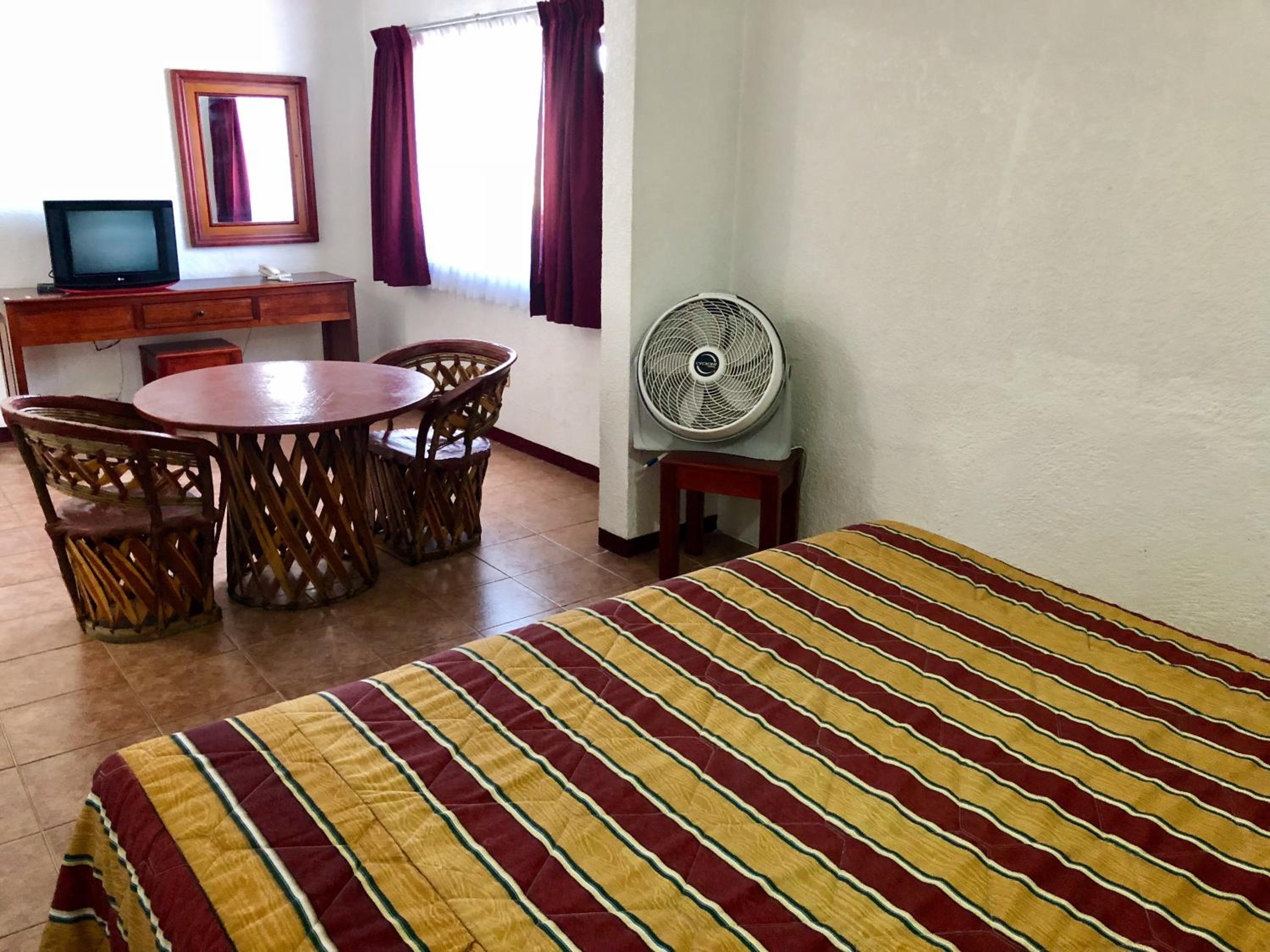 Standard King Room - Photo 2