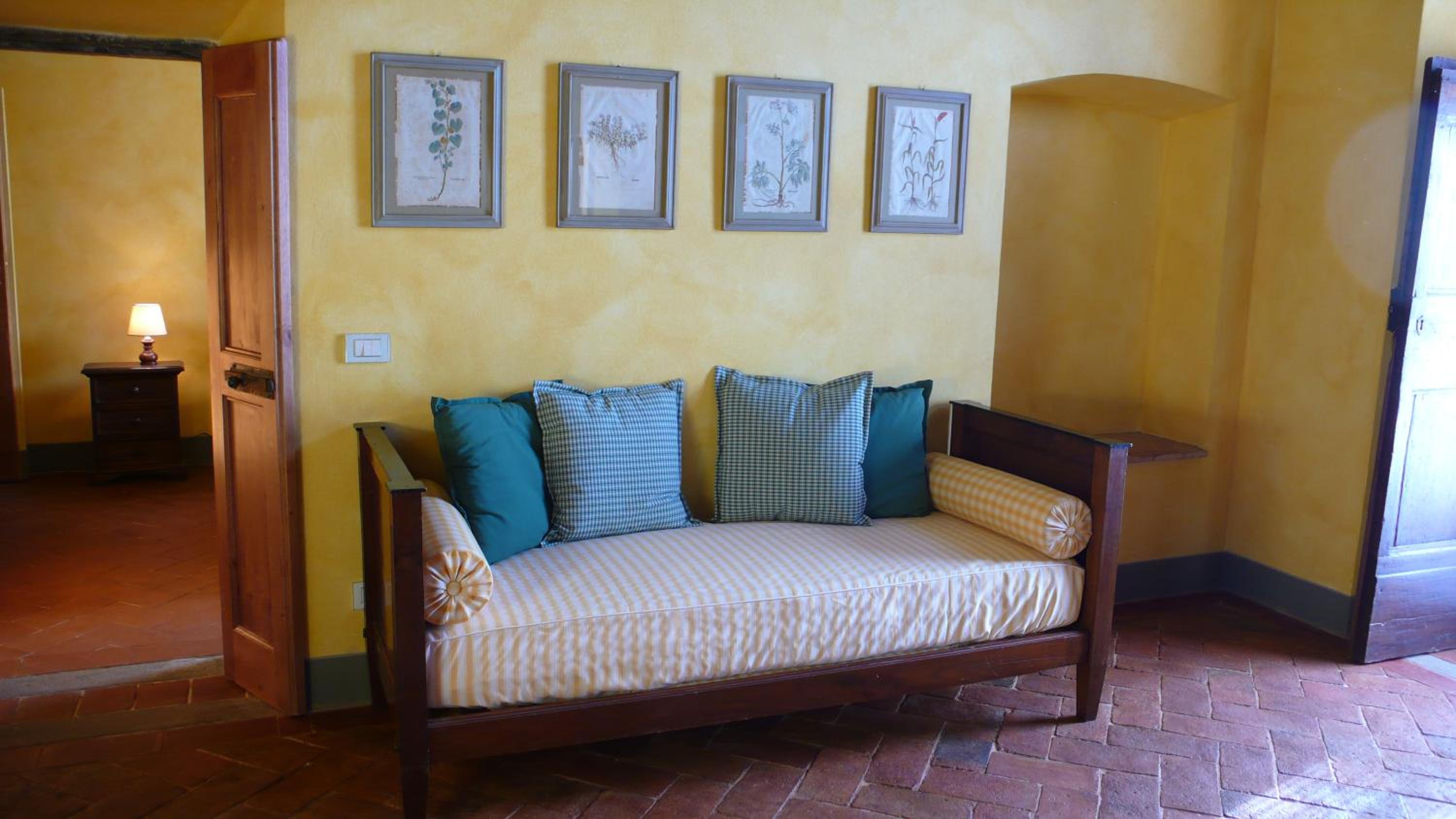 One-Bedroom Apartment with Sofa Bed photo 1