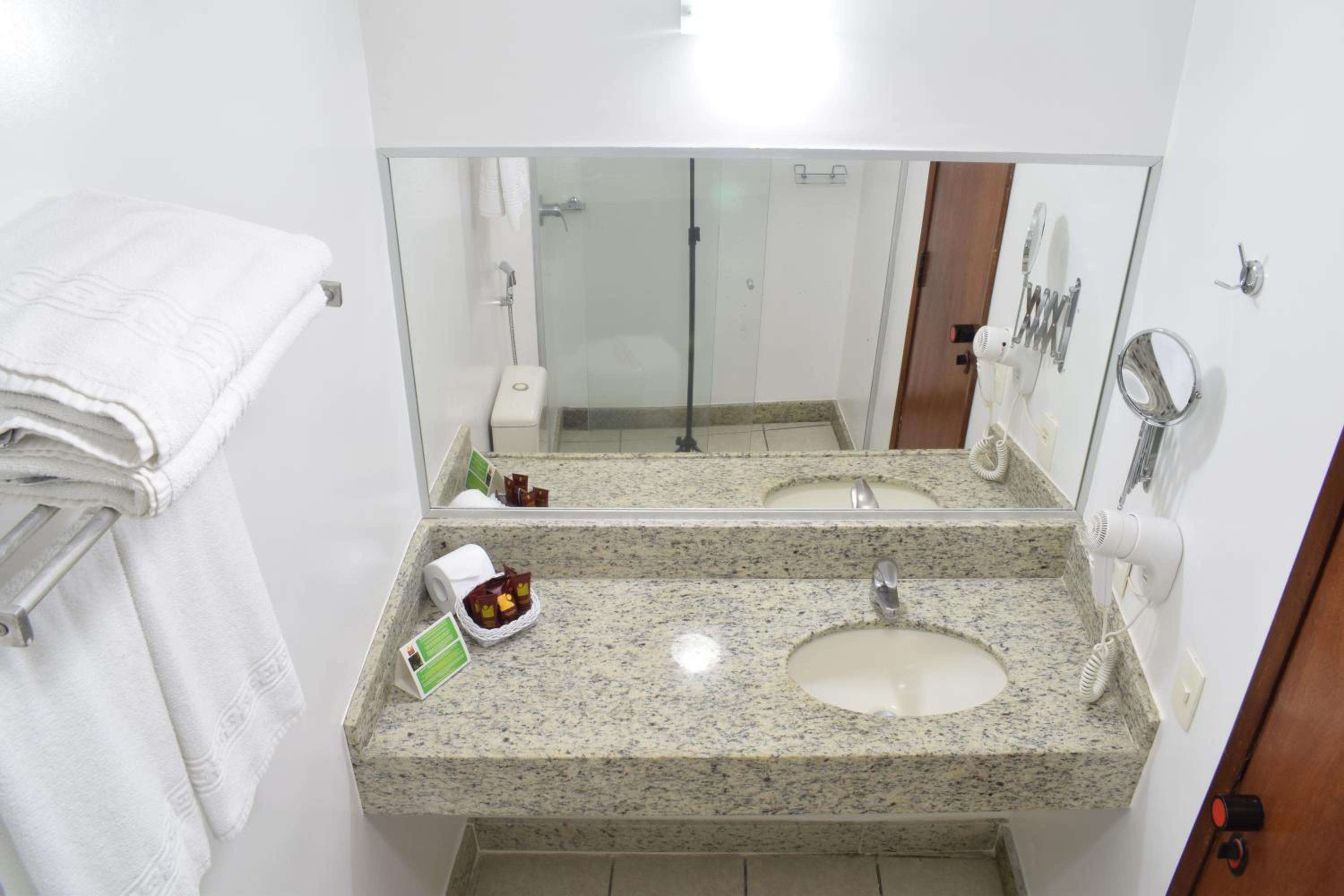 Standard Single Room - Photo 8