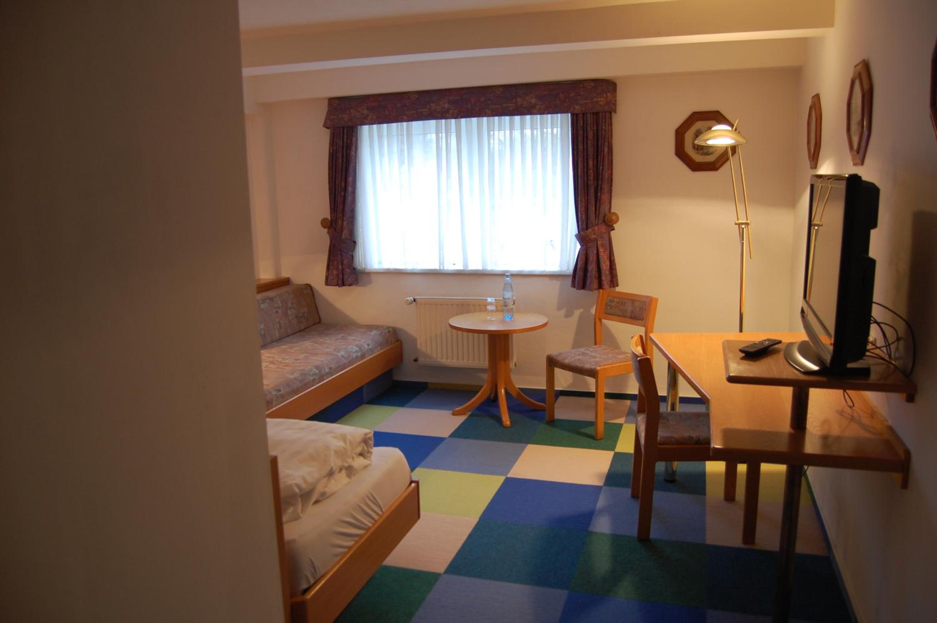 Twin Room - Photo 3