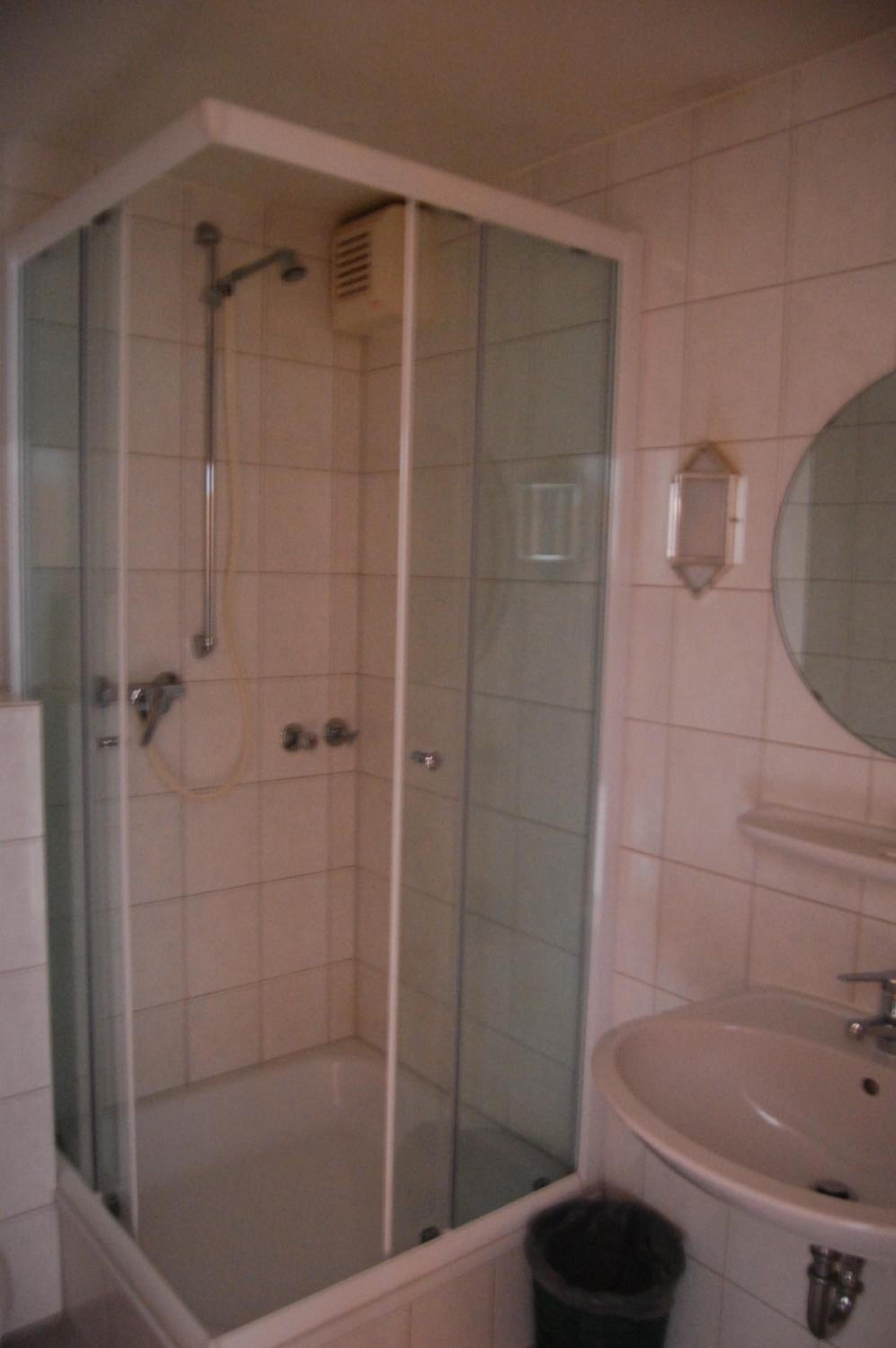 Twin Room - Photo 2