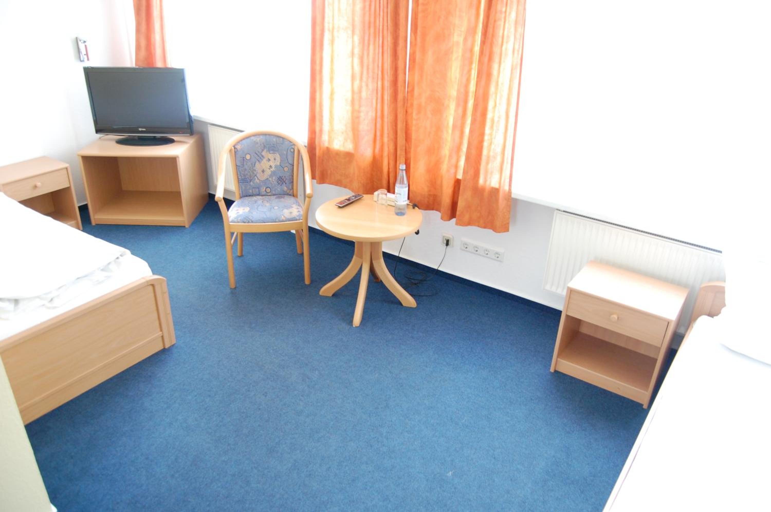 Twin Room - Photo 4