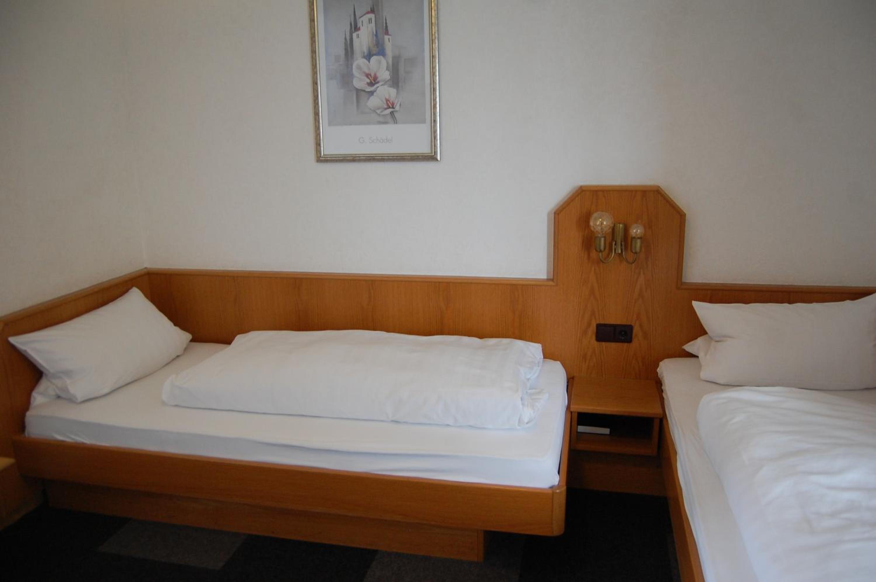 Twin Room - Photo 1
