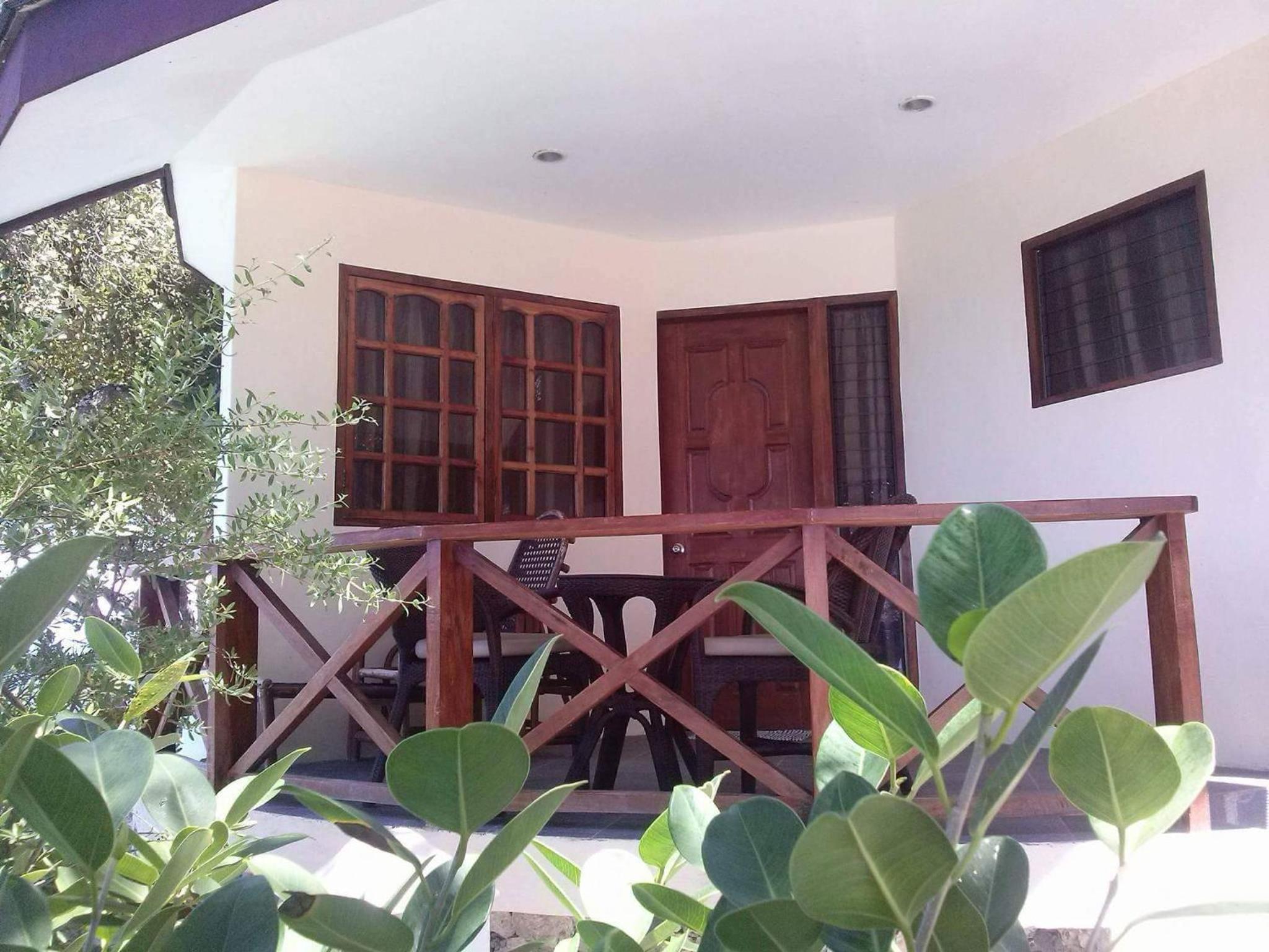 Bungalow - Water Front  - Photo 35